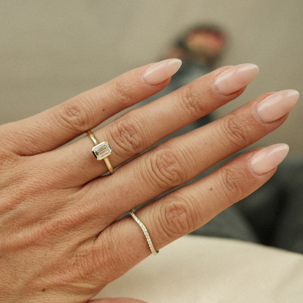 14k goud diamant bezel verlovingsring