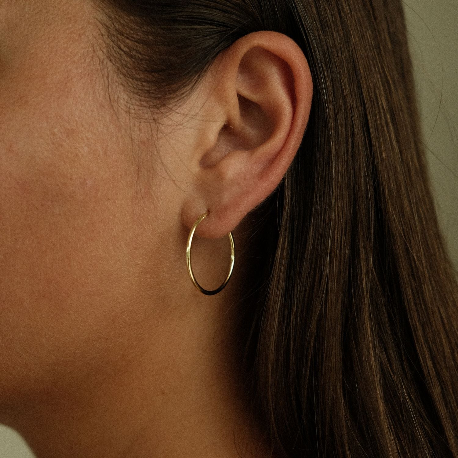 14k goud essential hoops medium Oro