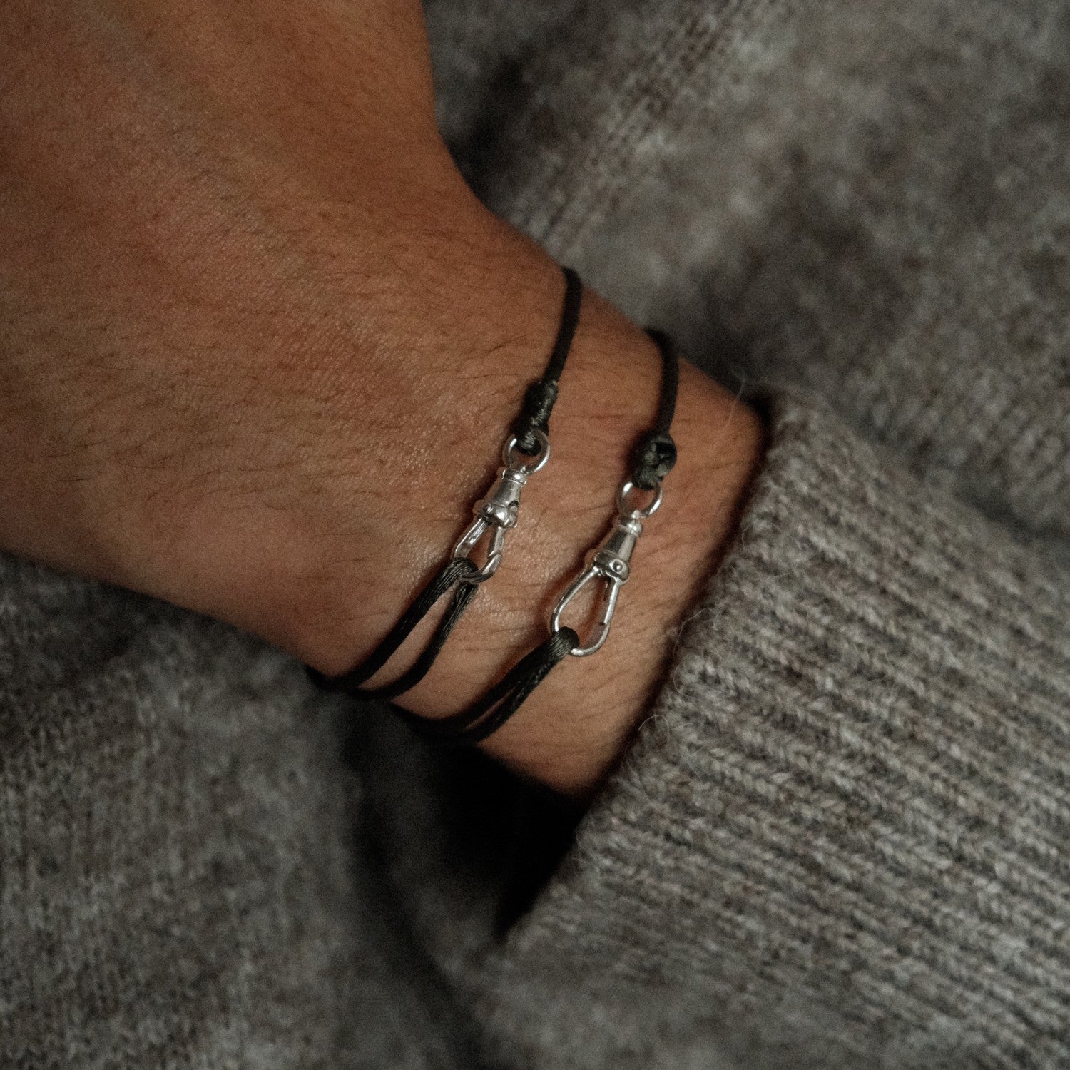 Armbanden met zilveren schakels