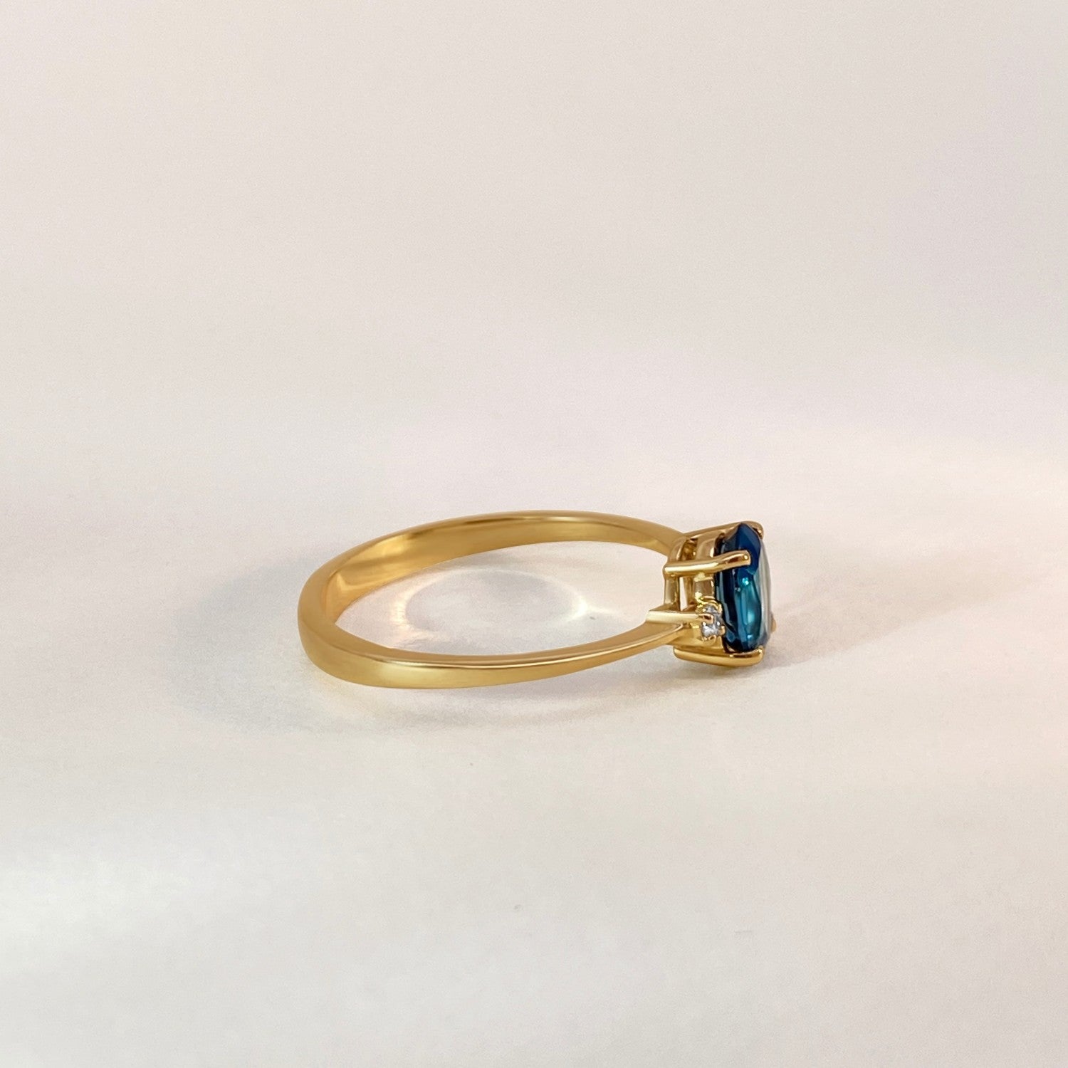 Blauwe topaas ring oro