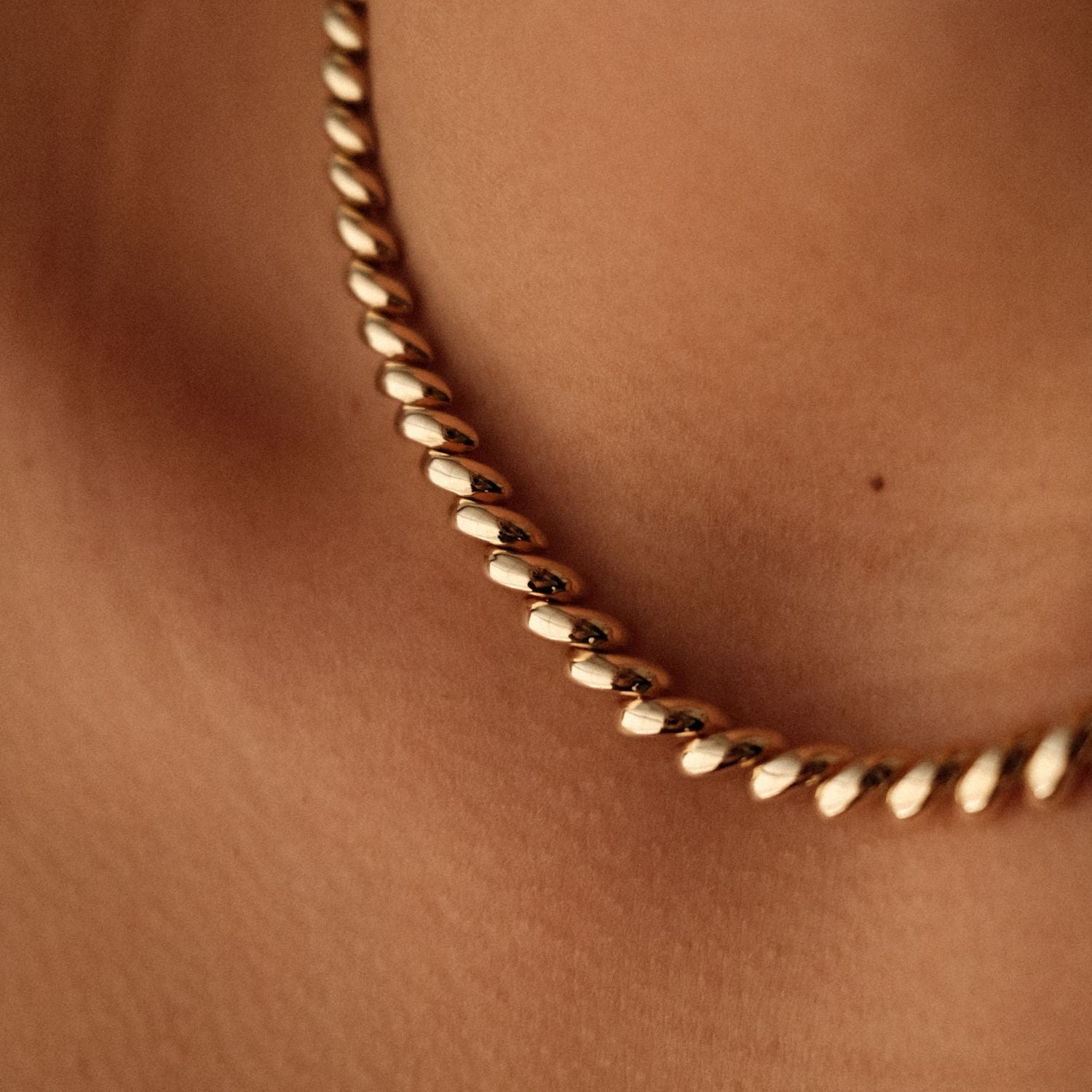 Details Gold Spiral Chain