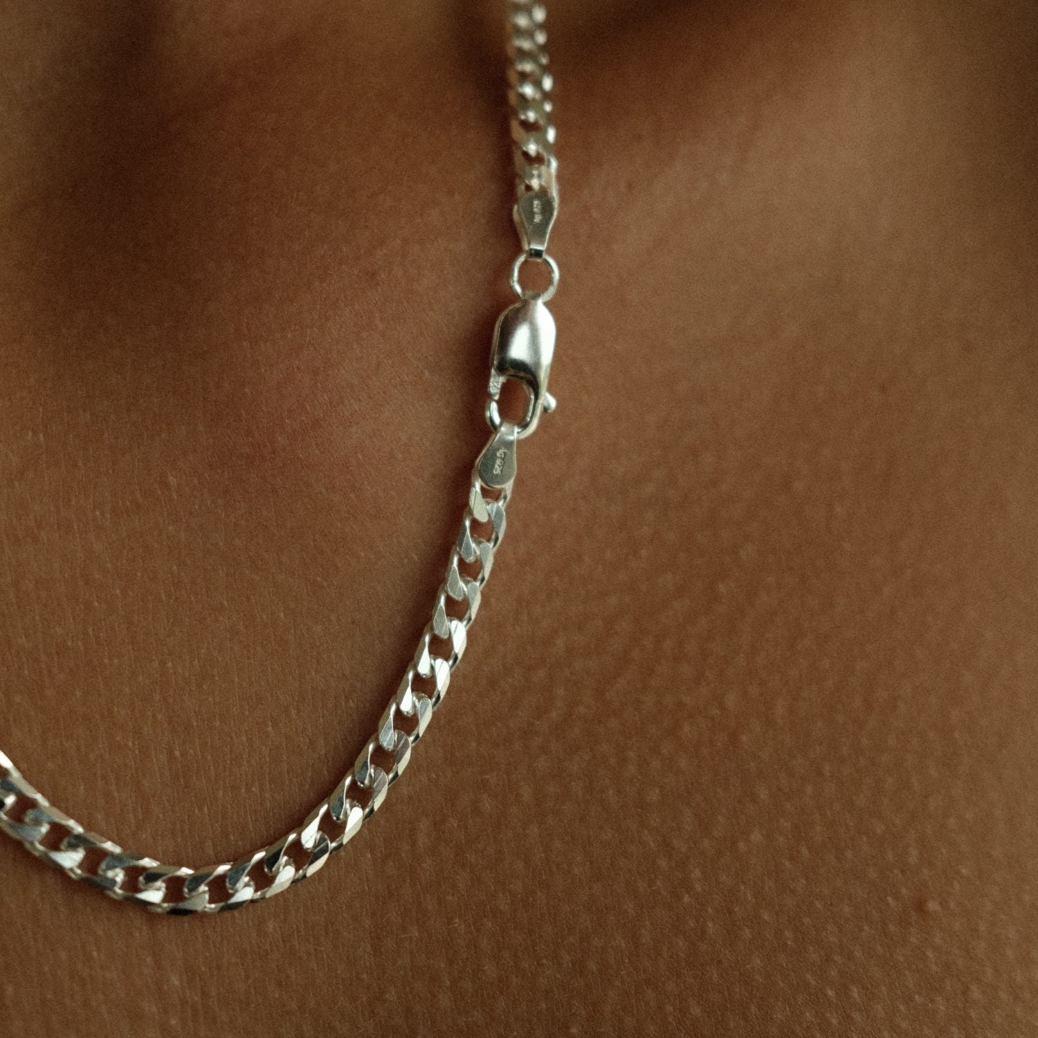 Details zilveren bold gourmet ketting