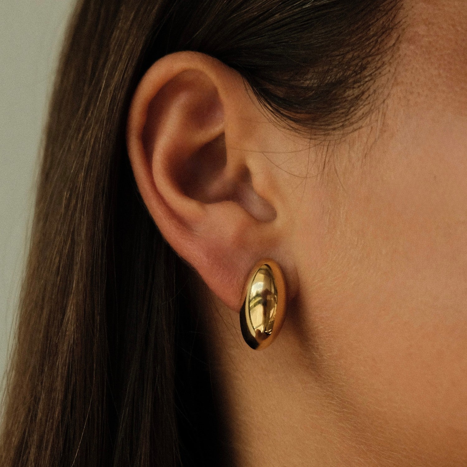 Dome earrings gold half moon