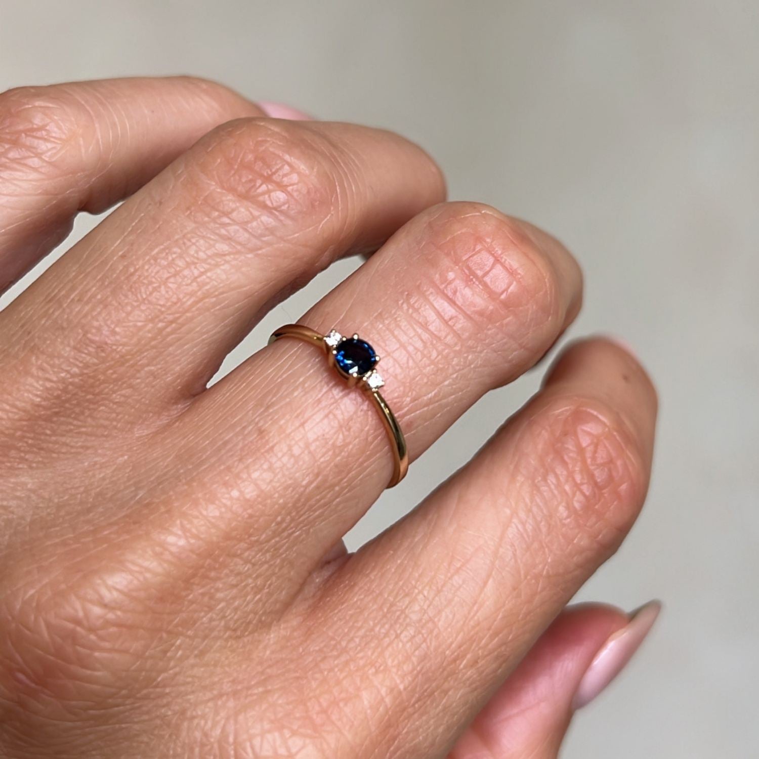 Dunne Saffieren Diamanten Ring
