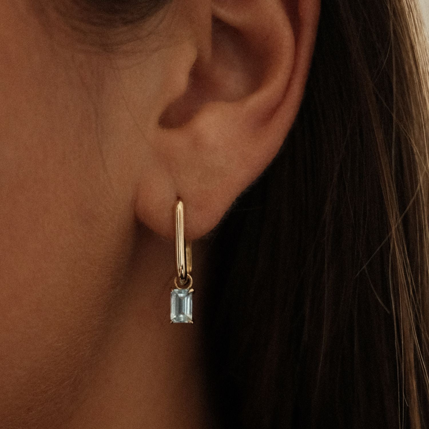 Elegant hoops met topaas hanger