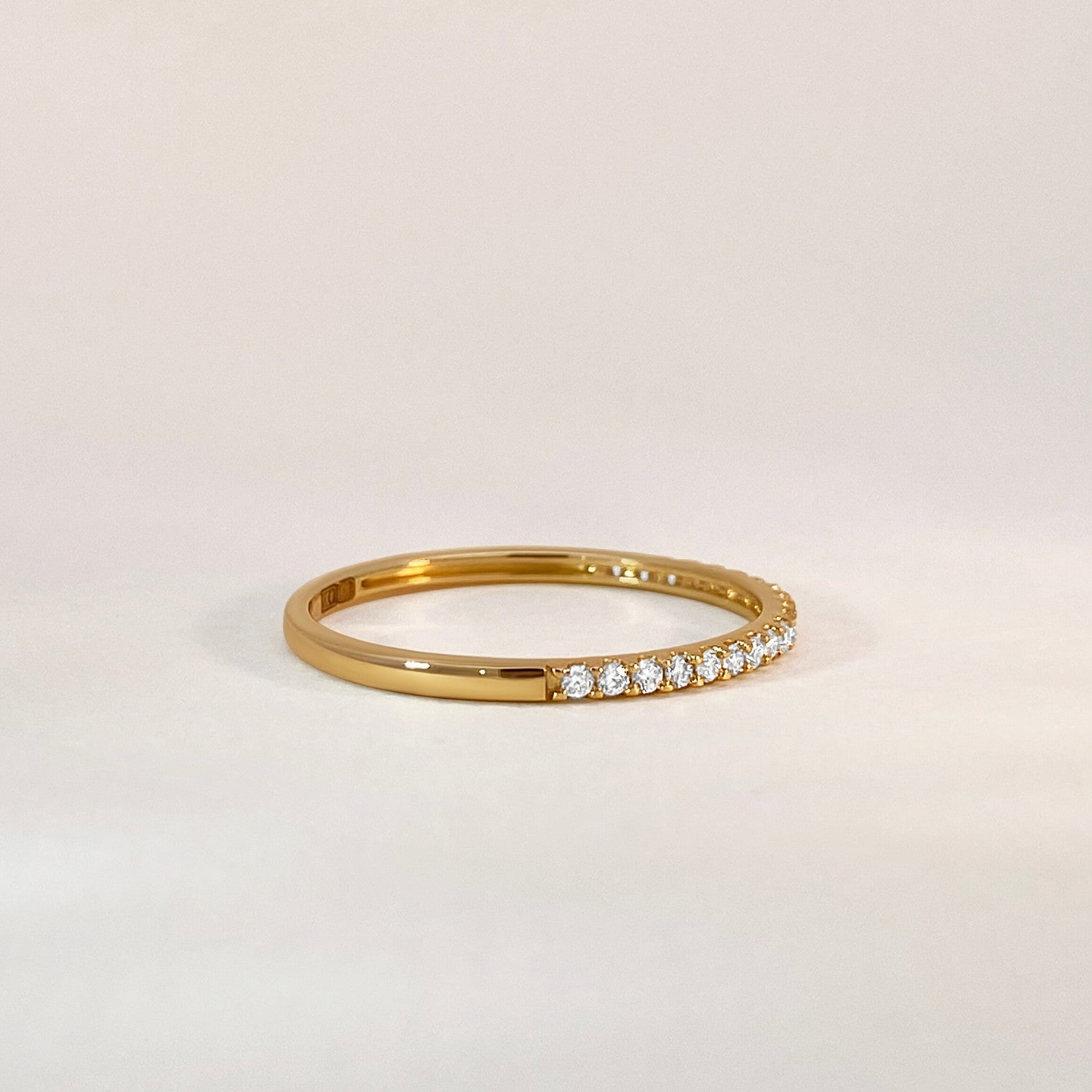 Fijne diamanten rij ring