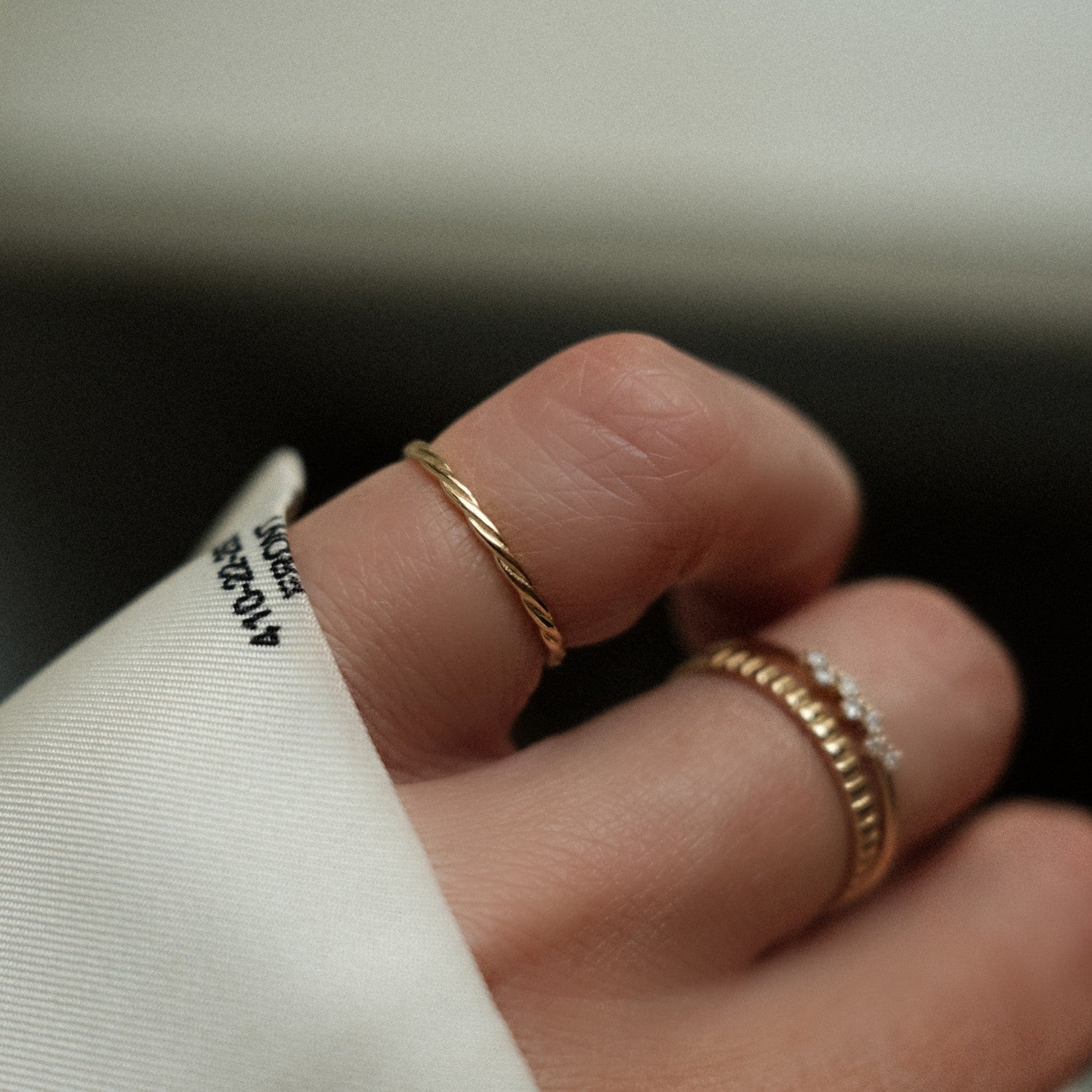 Fijne gedraaide gouden ring