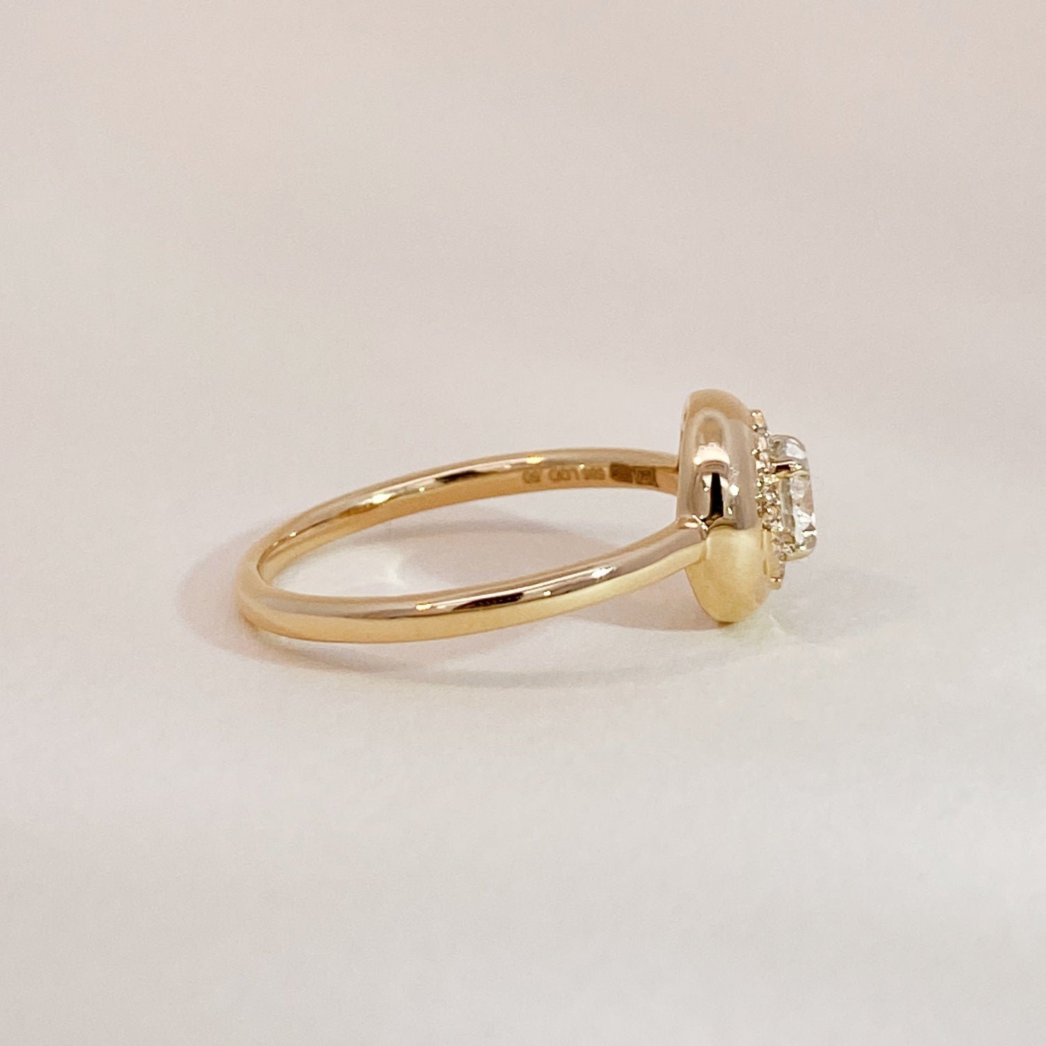 Gold Round Diamonds Ring