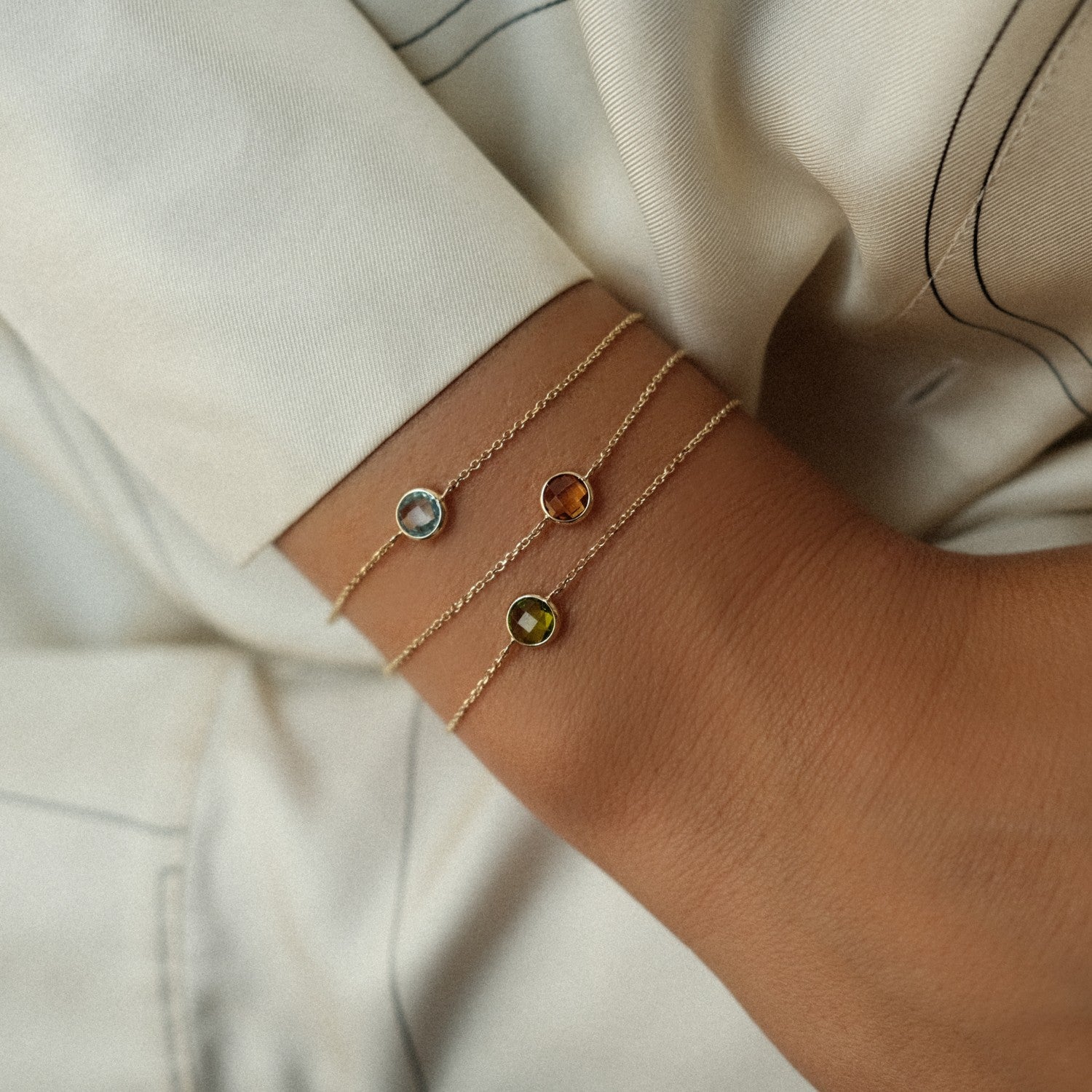 Gouden armband met ronde edelsteen