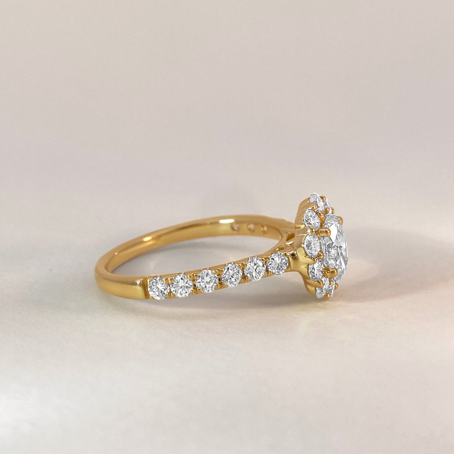 Gouden bloem ring met diamanten