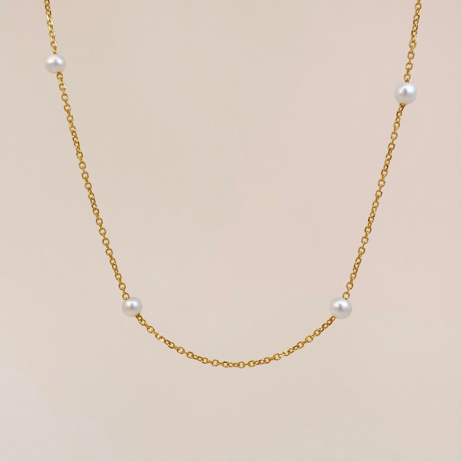 Gouden ketting met parels