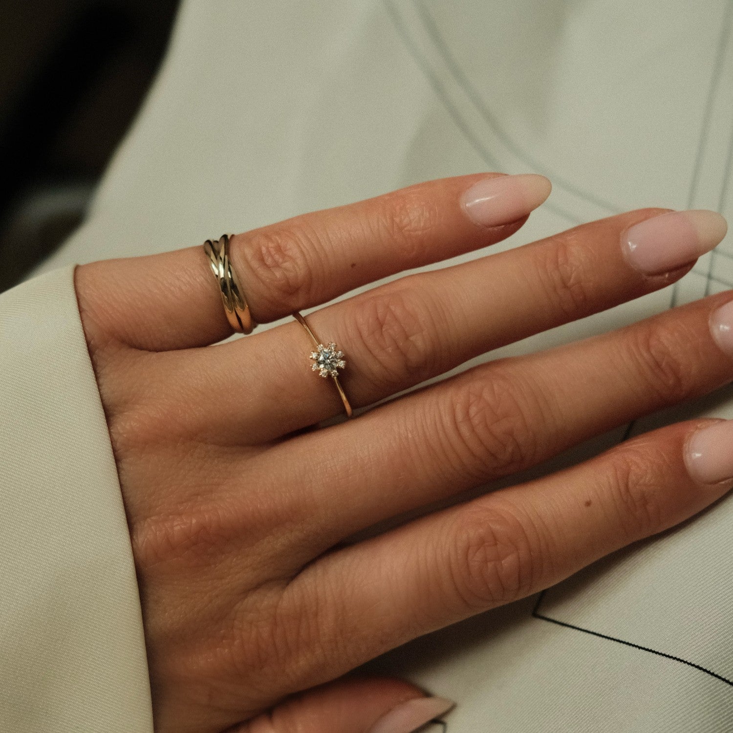 Gouden ring met bloem design