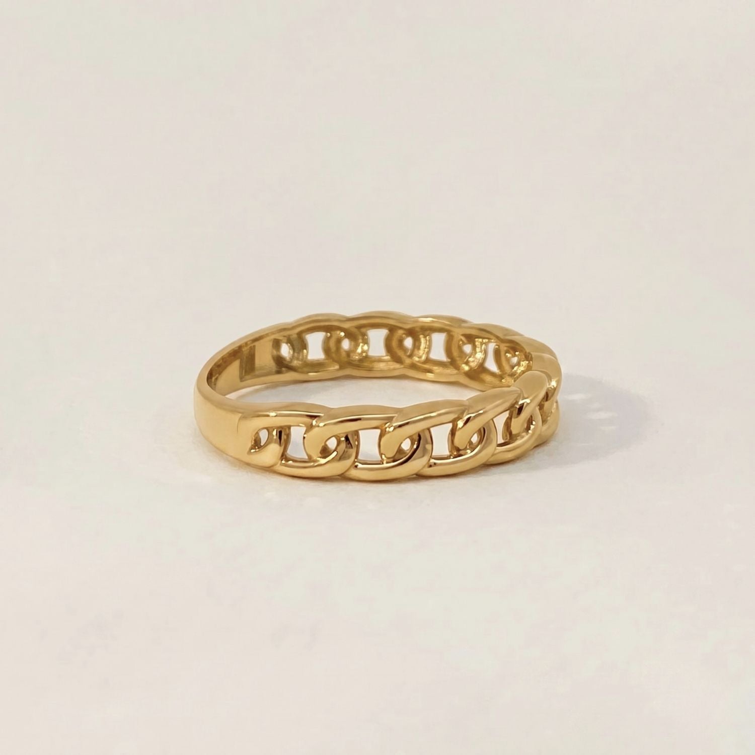 Gouden ring met schakels