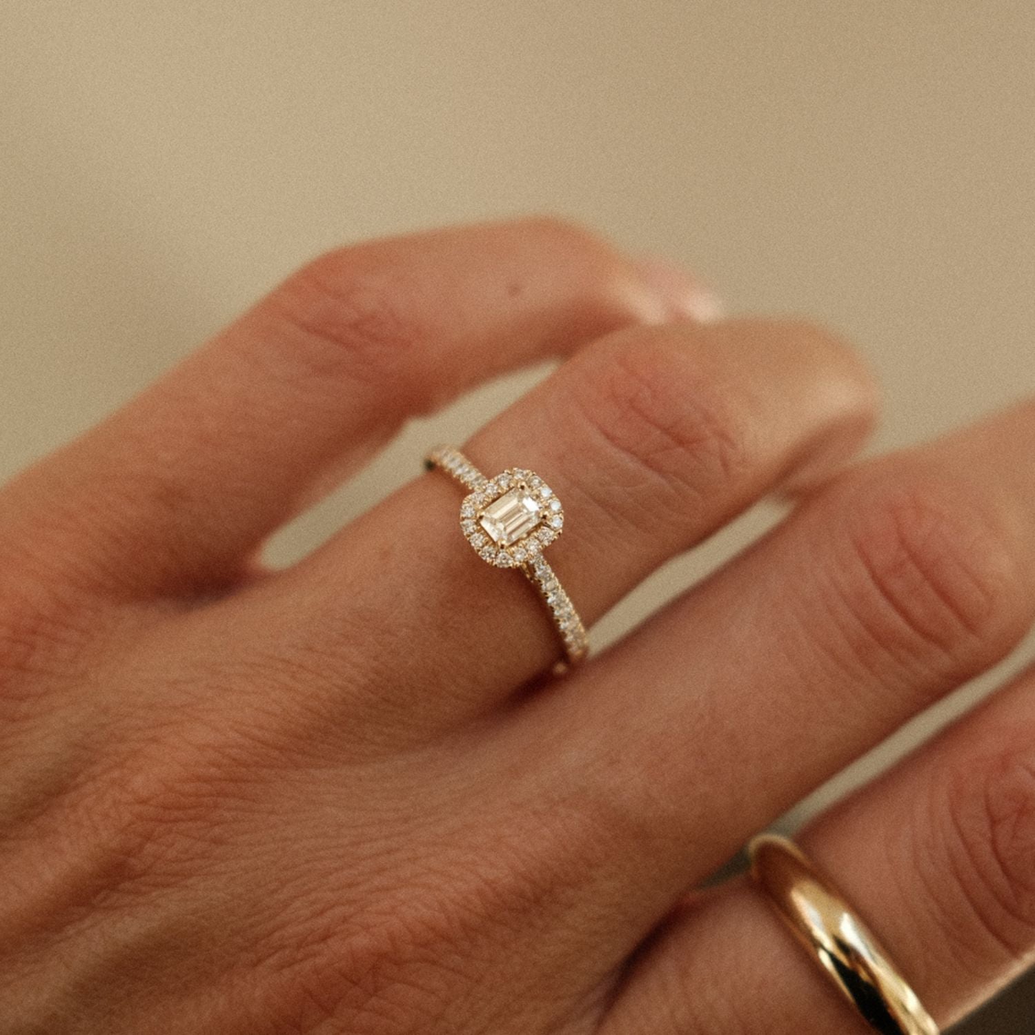 Gouden verlovingsring met diamanten
