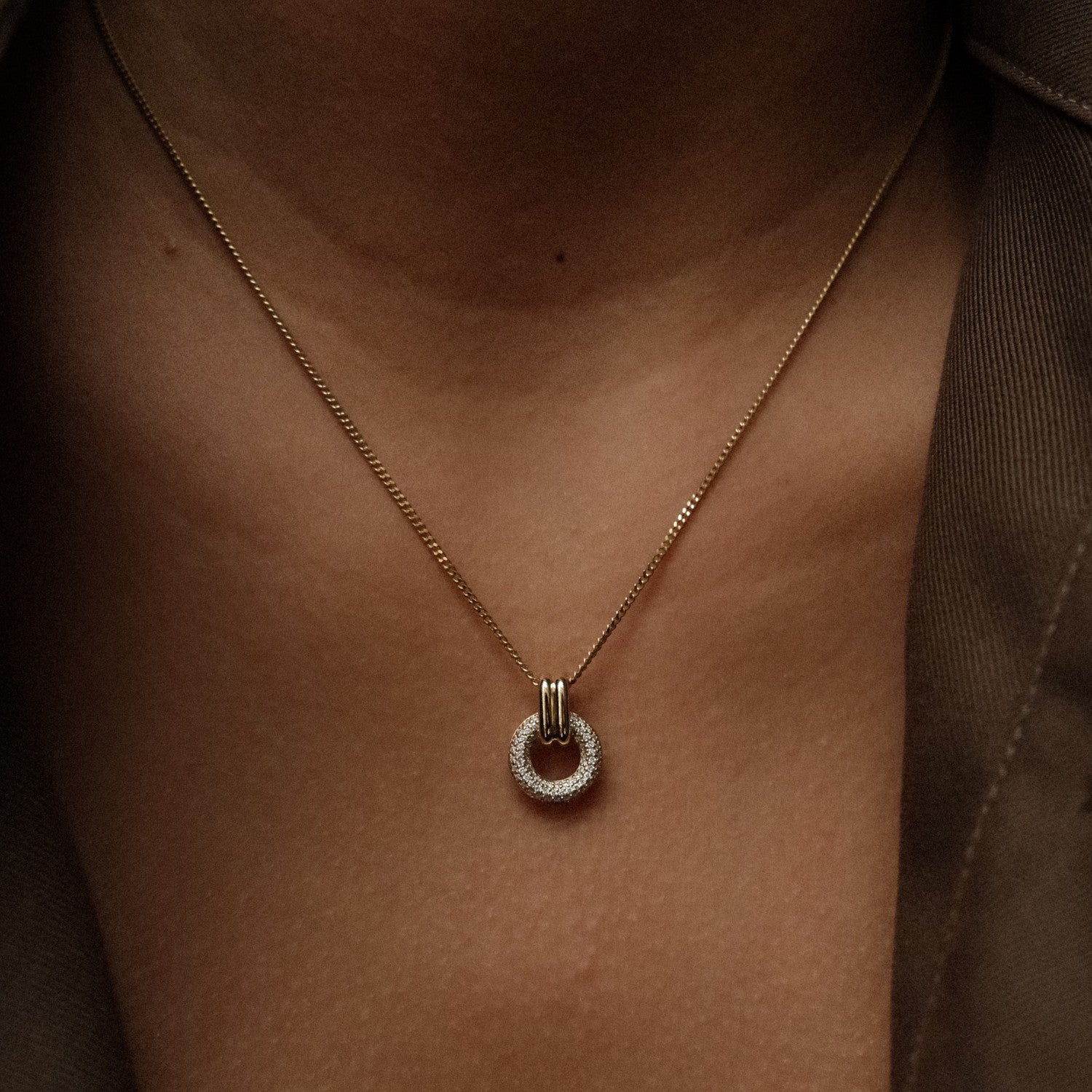 Gourmet necklace with round diamond pendant