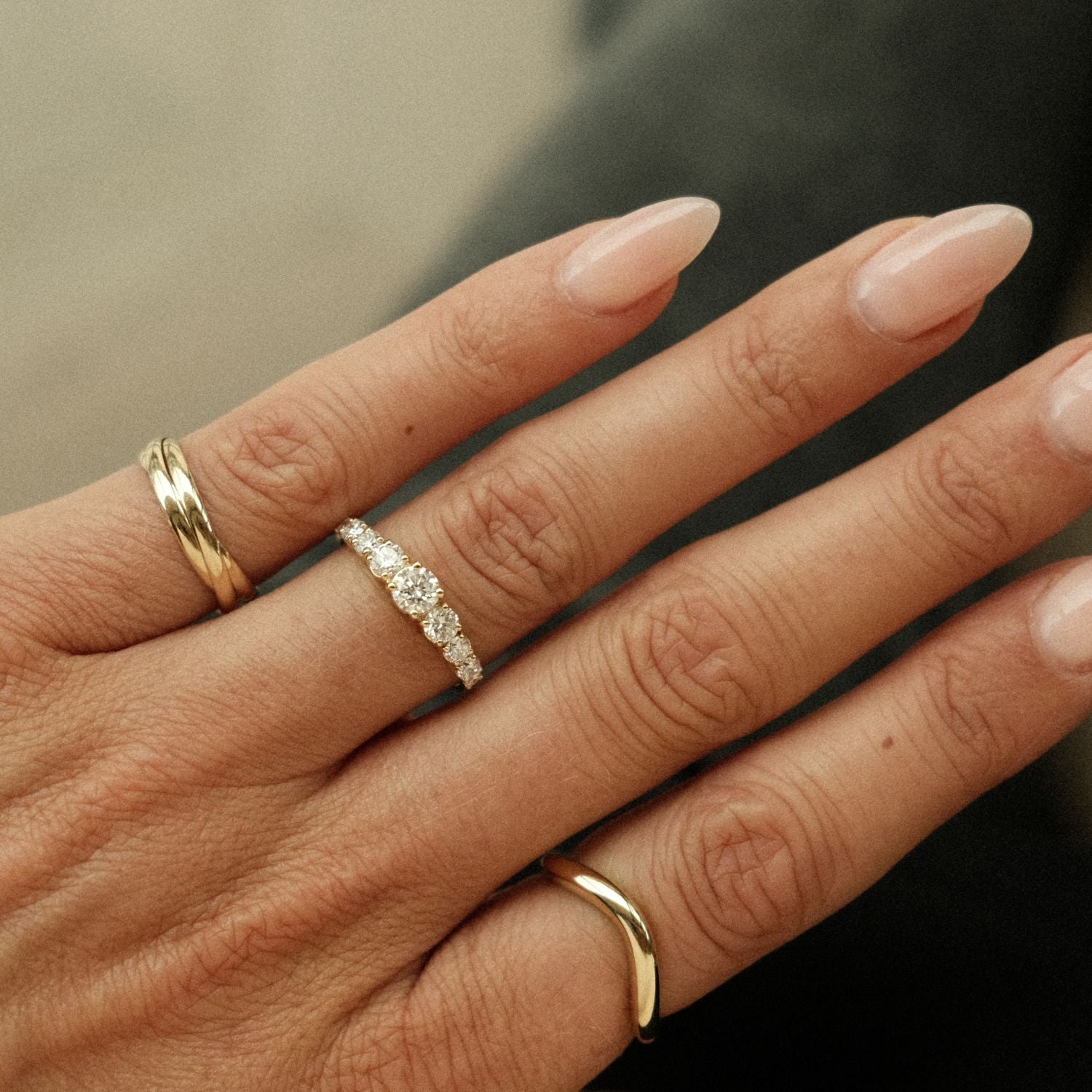 Graduated Diamond Ring Gold