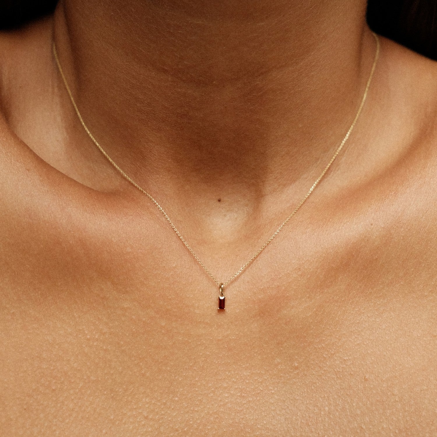 Granaat geboortesteen bedel