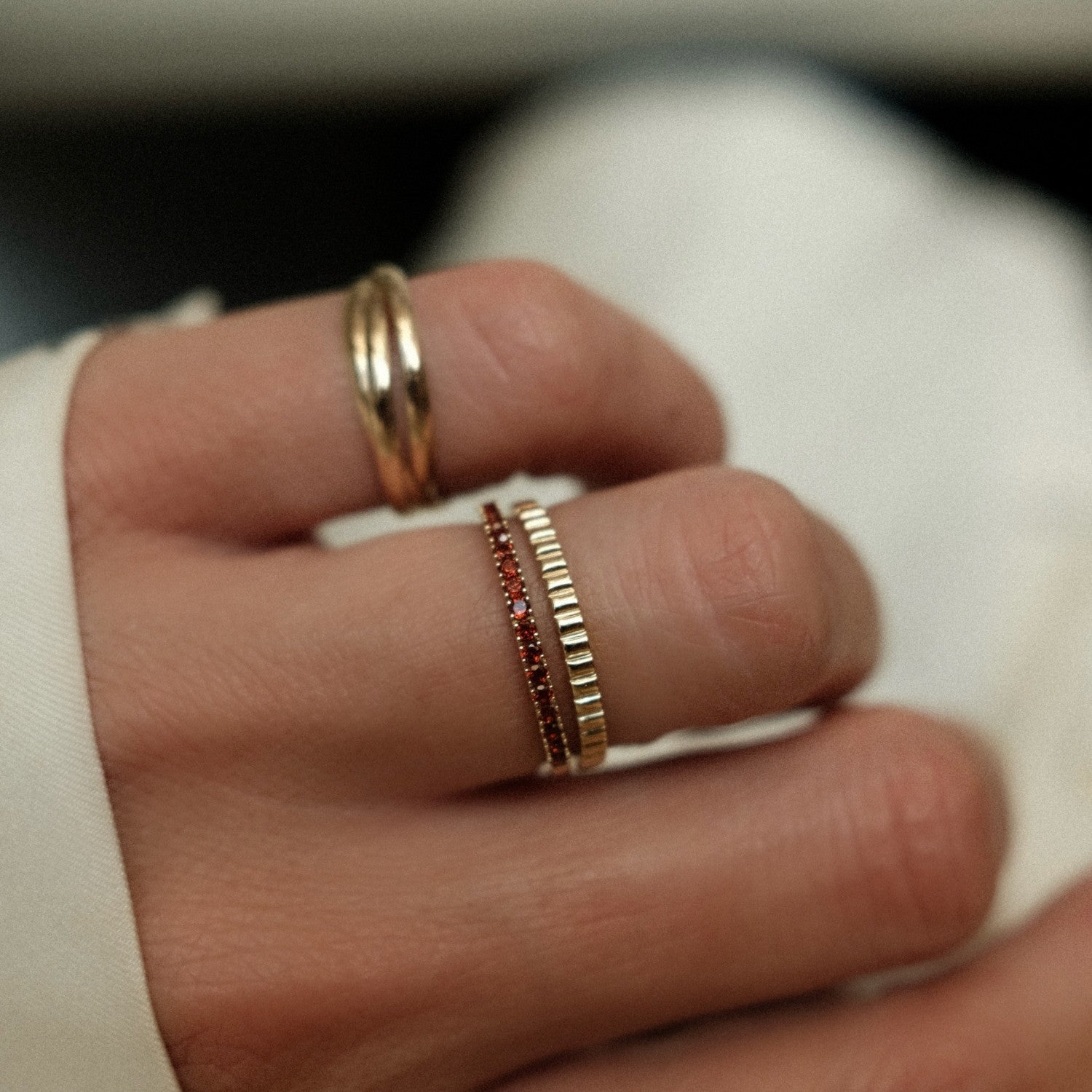 Granaat rij ring en geribbelde ring