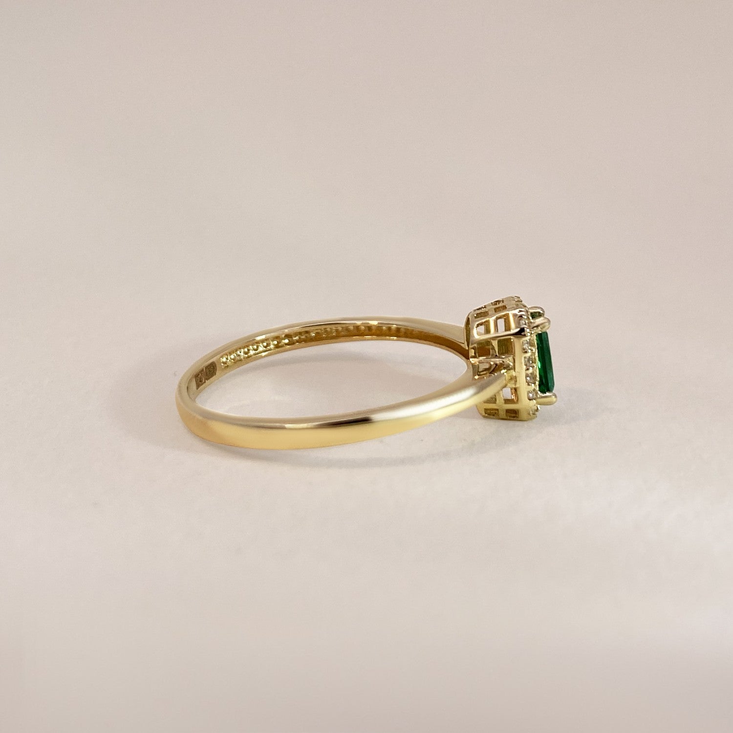 Groene halo kristal ring