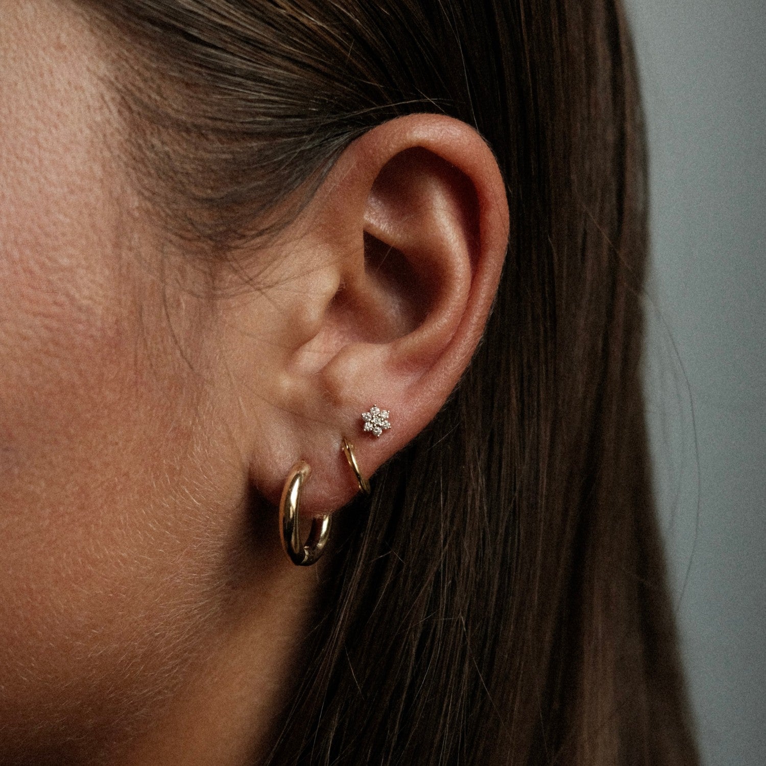 Hoops en oorknopje met diamant