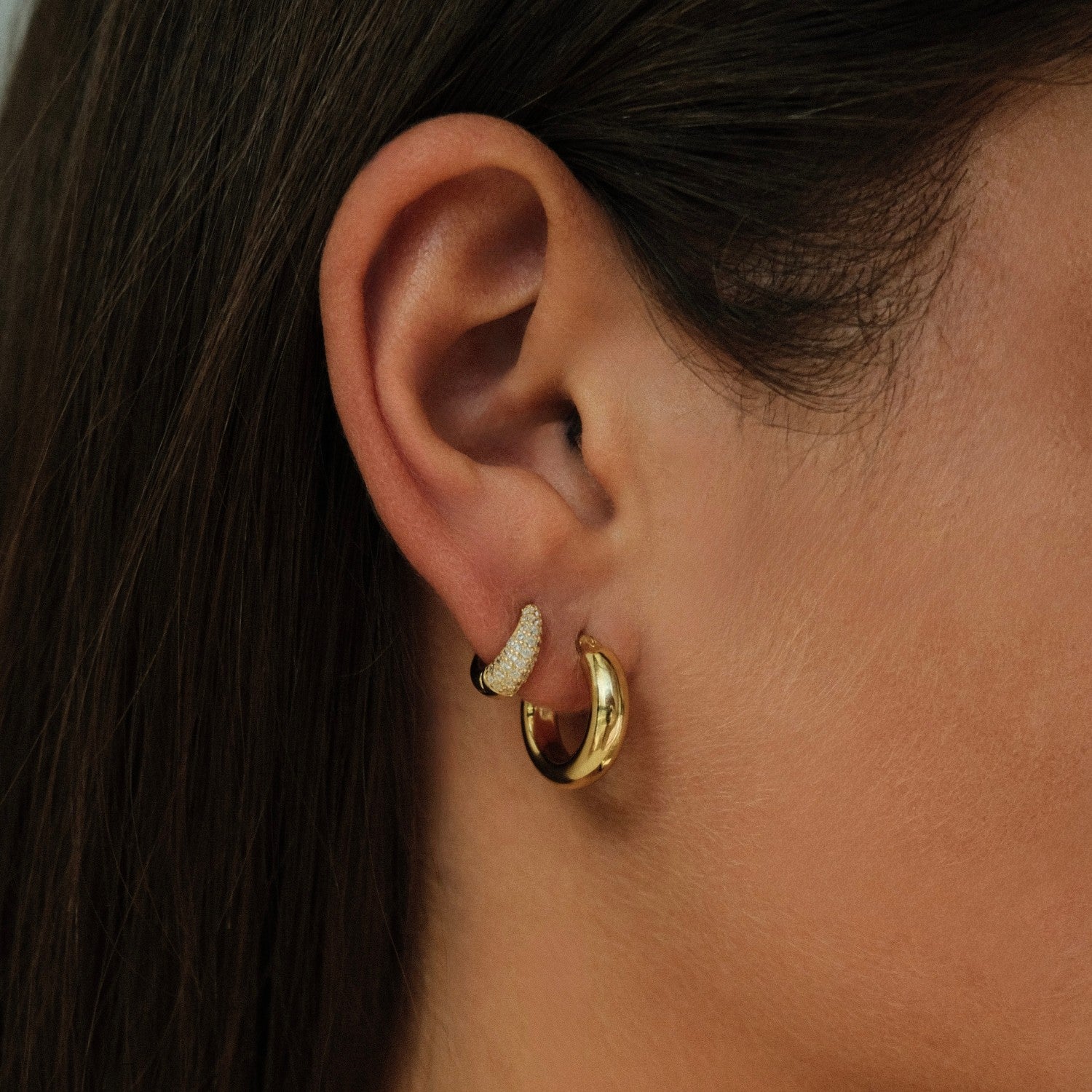 Hoops met en zonder steentjes