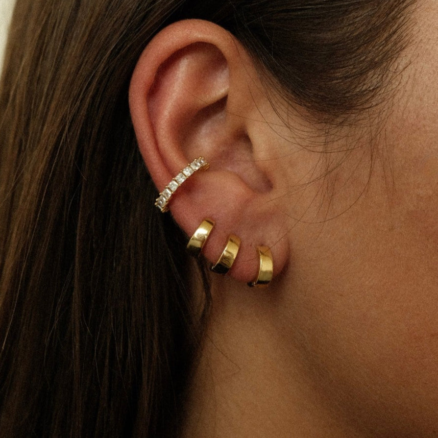 Huggie stack met ear cuff