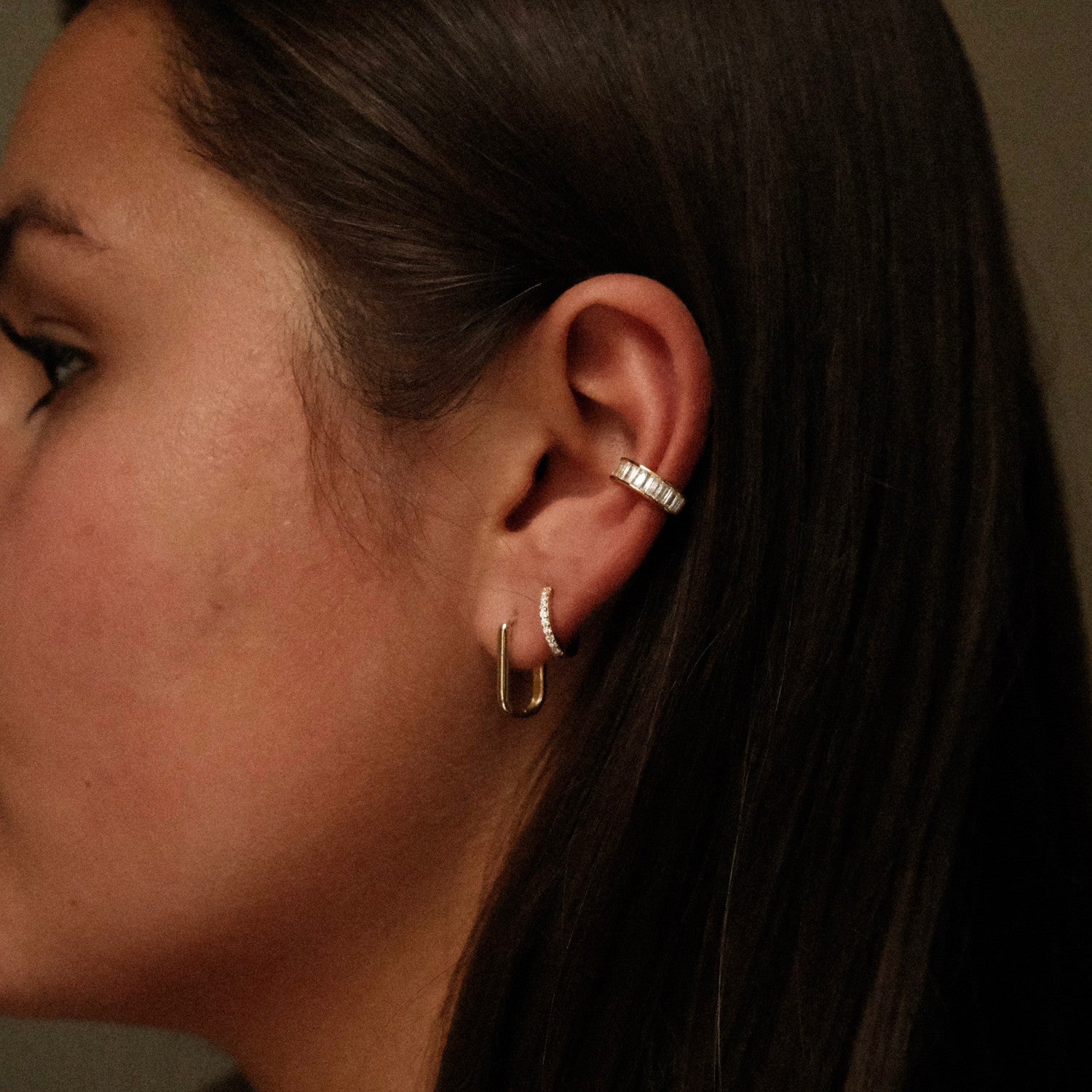 Look met cuff en hoops