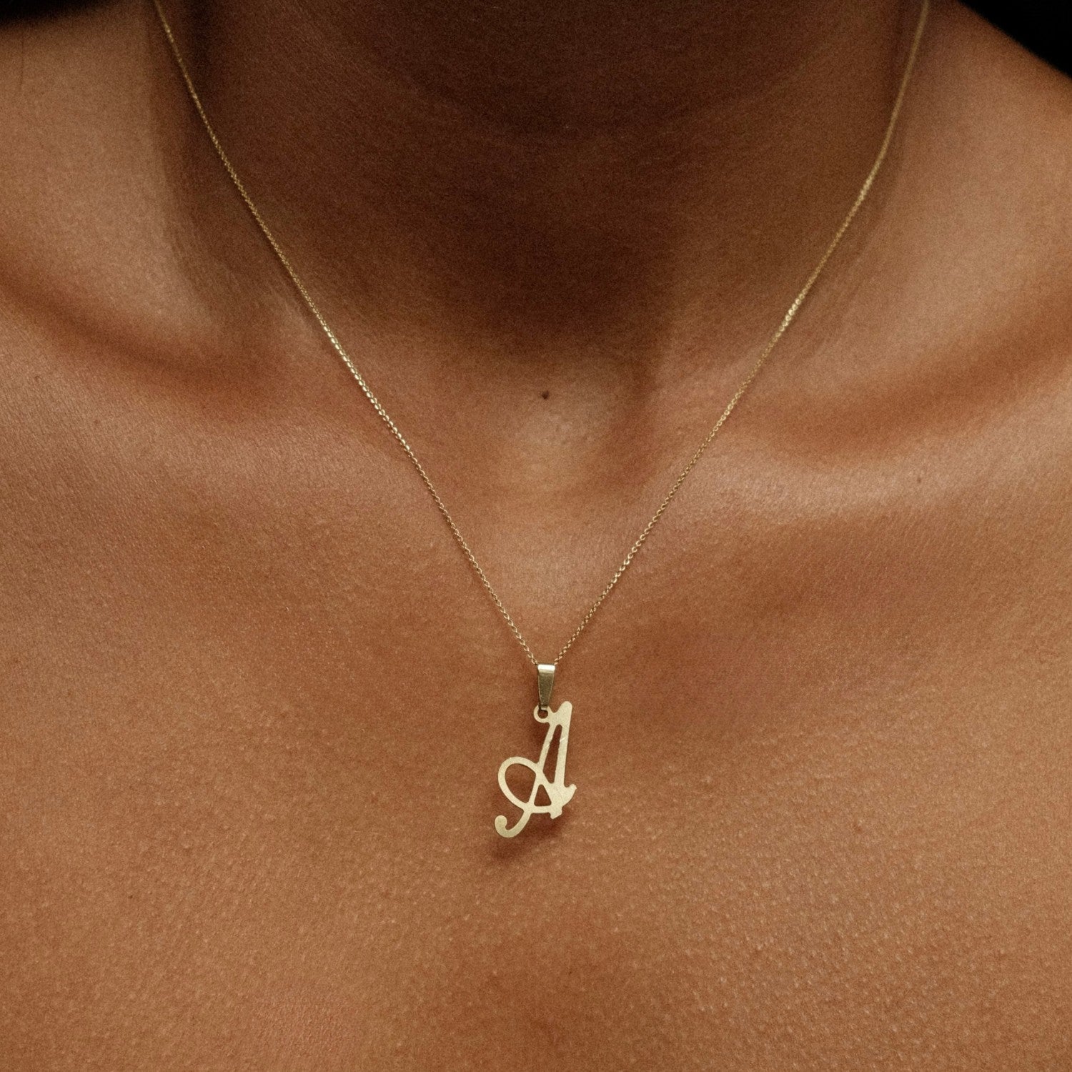 Oro alfabet letter initiaal hanger