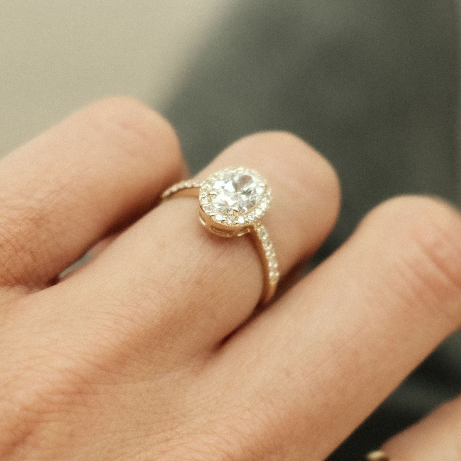 Oval Diamond Halo Ring Zetting