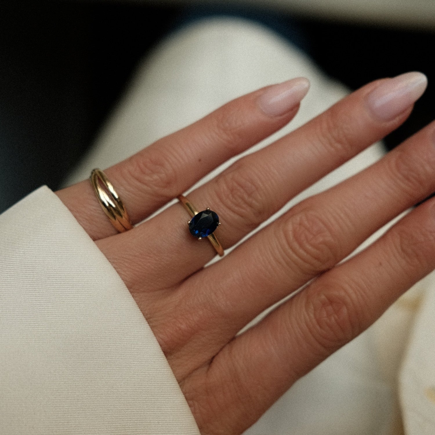 Oval sapphire ring gold
