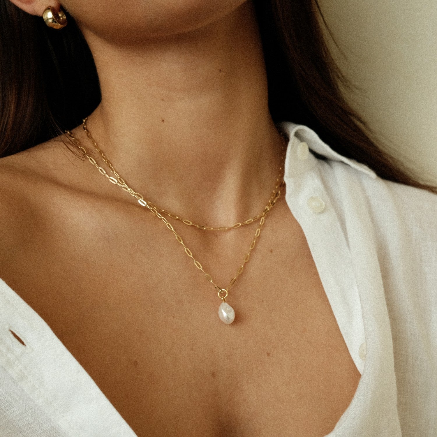 Parel aan paperclip ketting