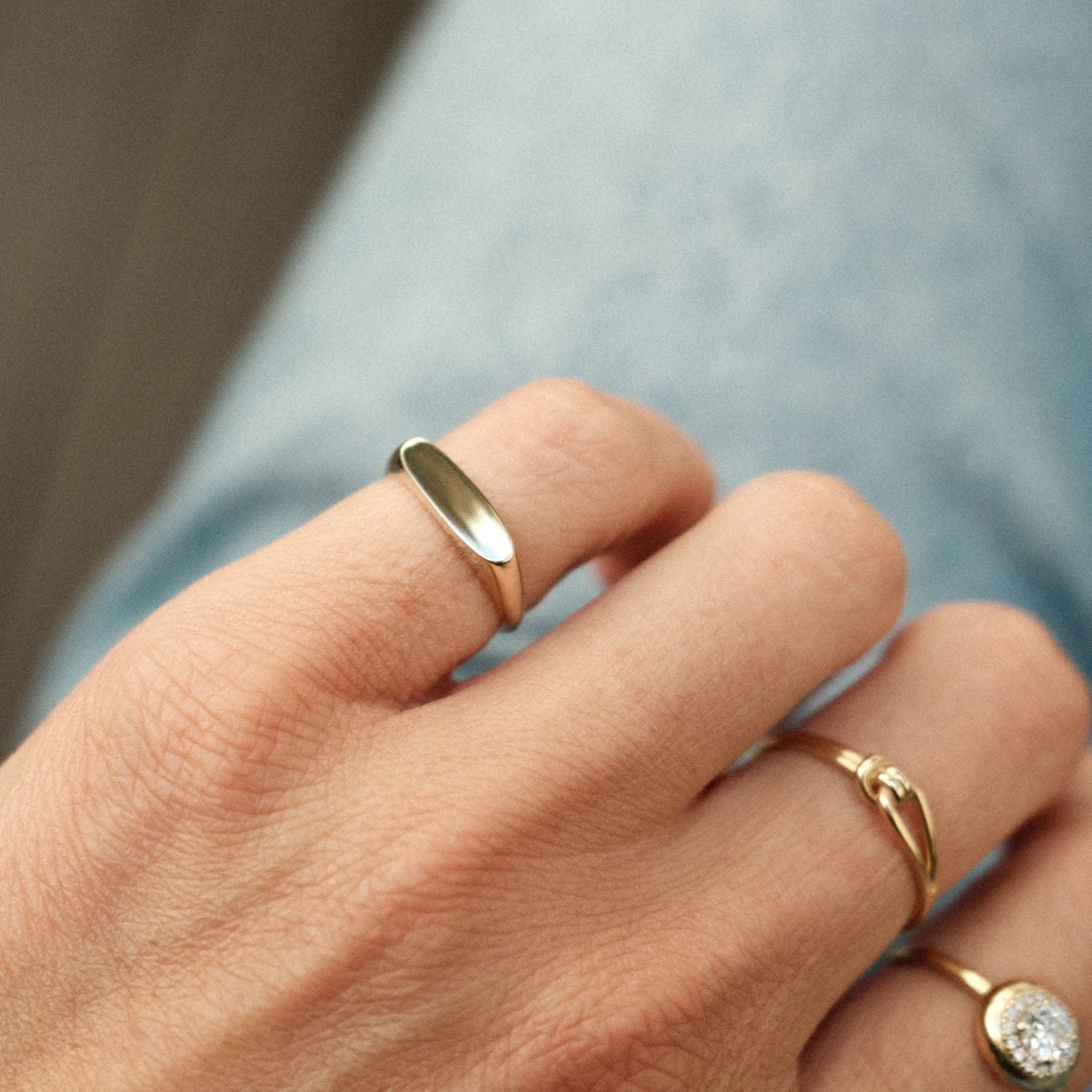 Platte langwerpige pink ring