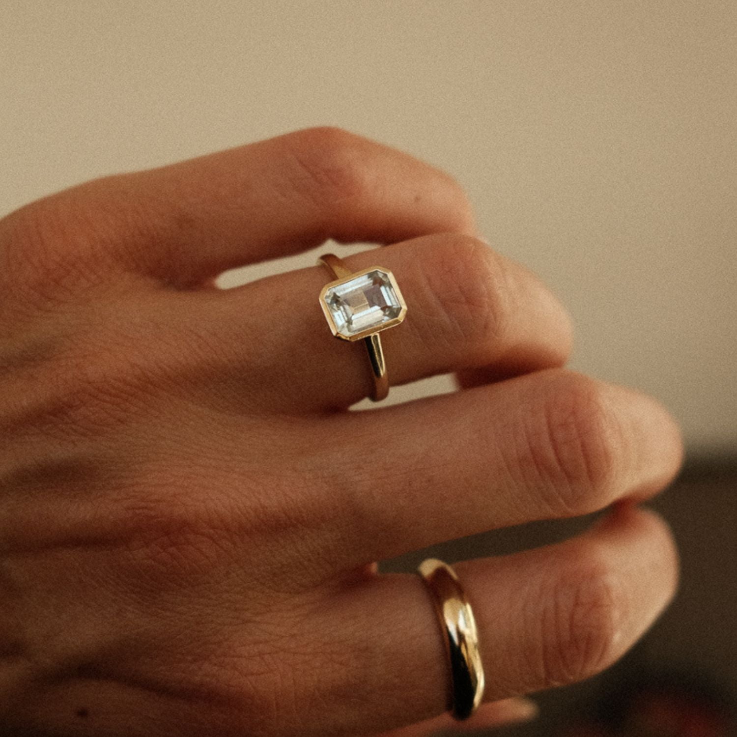 Gouden ring lichtblauwe aquamarijn