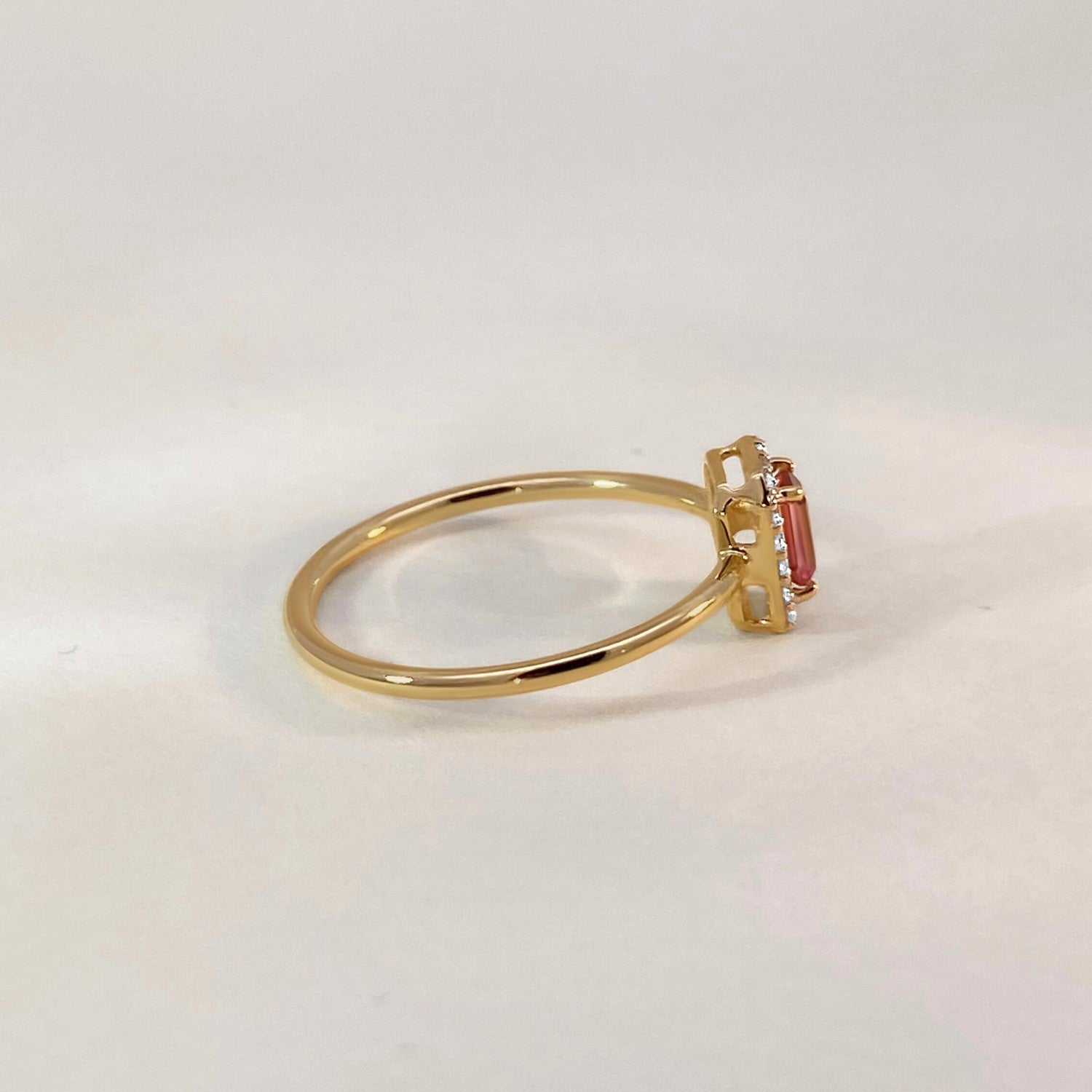 Ring met roze toermalijn steen
