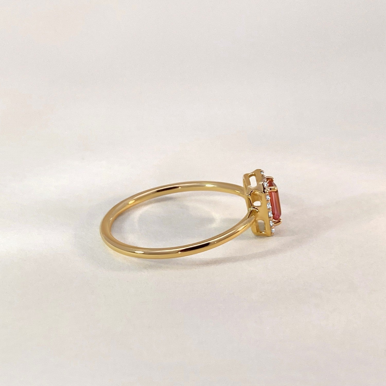 Ring met roze toermalijn steen