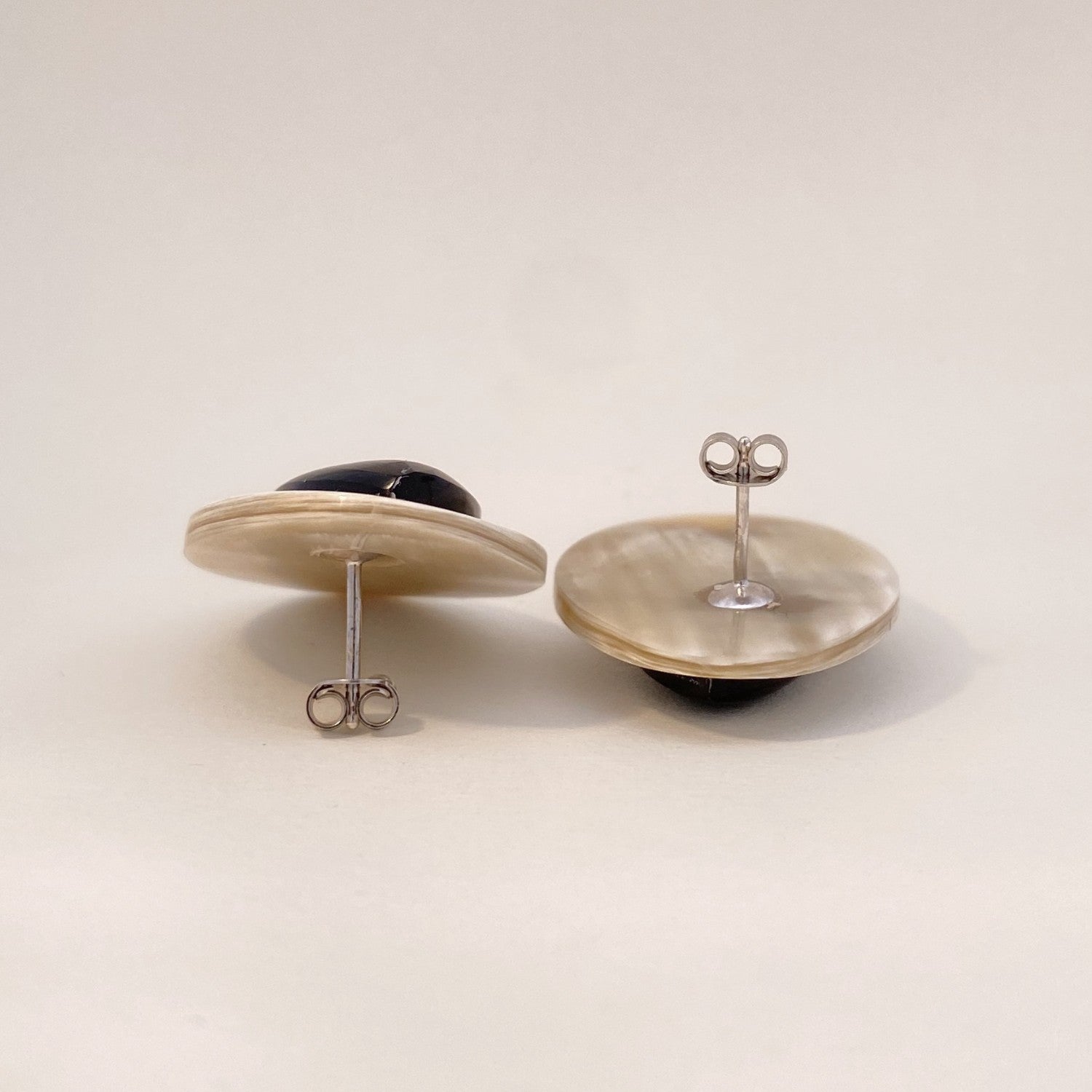 Sluiting Duo Tone Sculpted Earrings