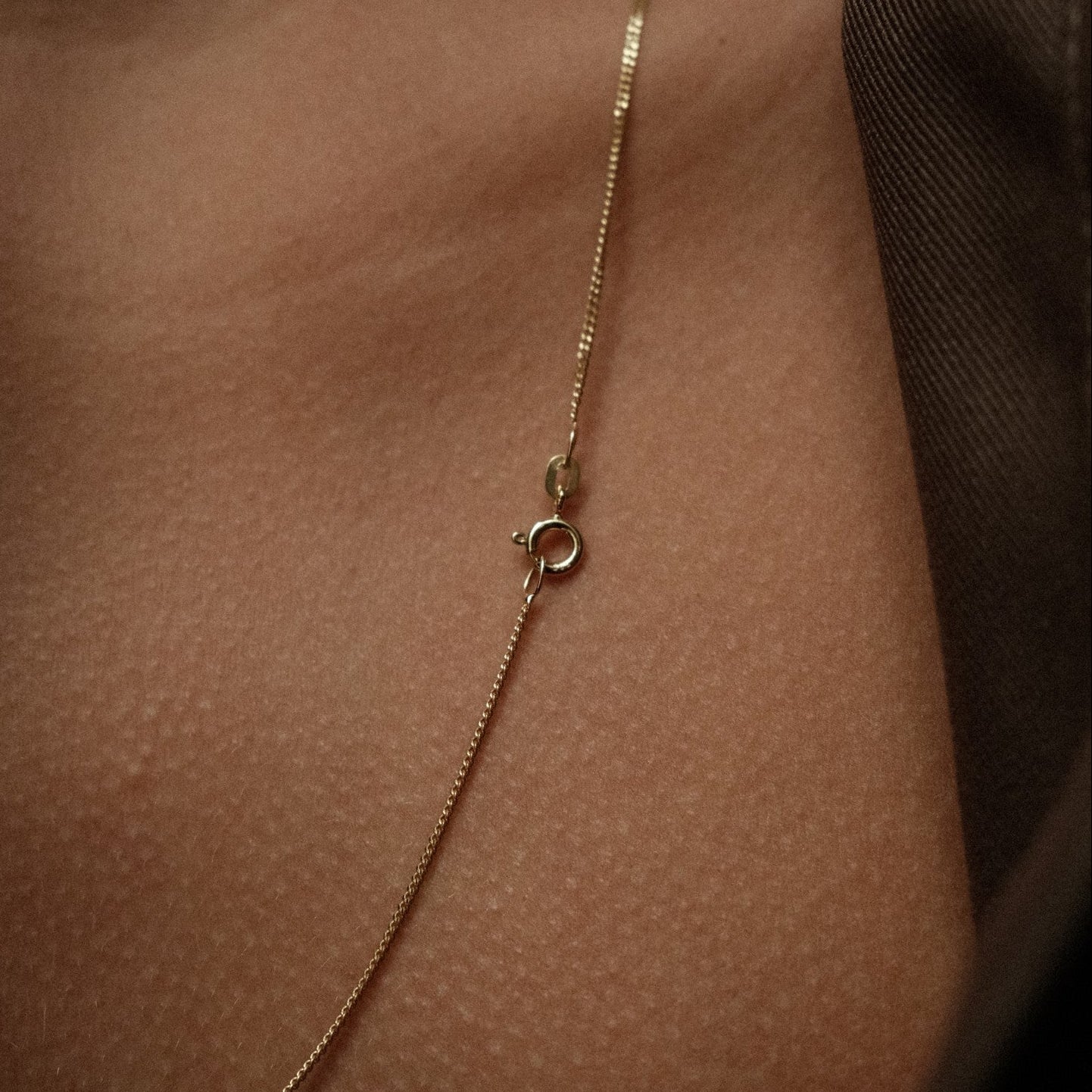 Sluiting essential necklace