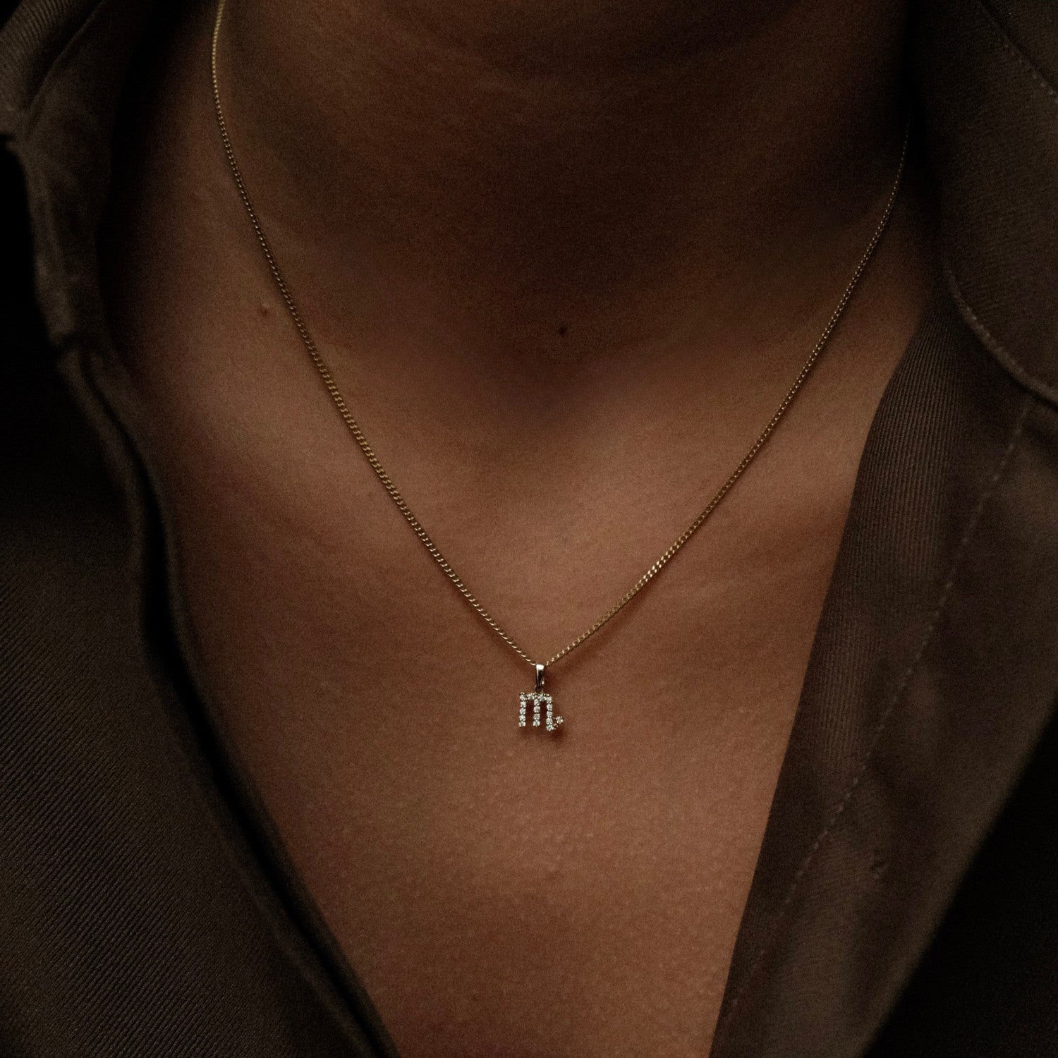 Sterrenbeeld bedel met diamant