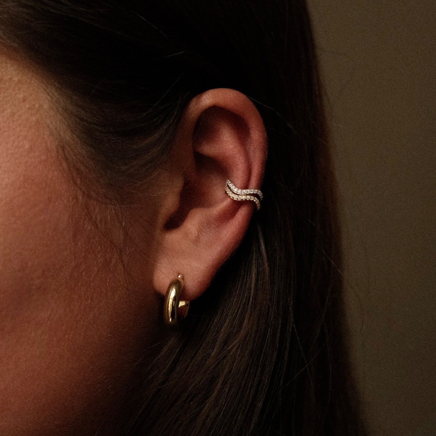 Wavy spark ear cuff stack