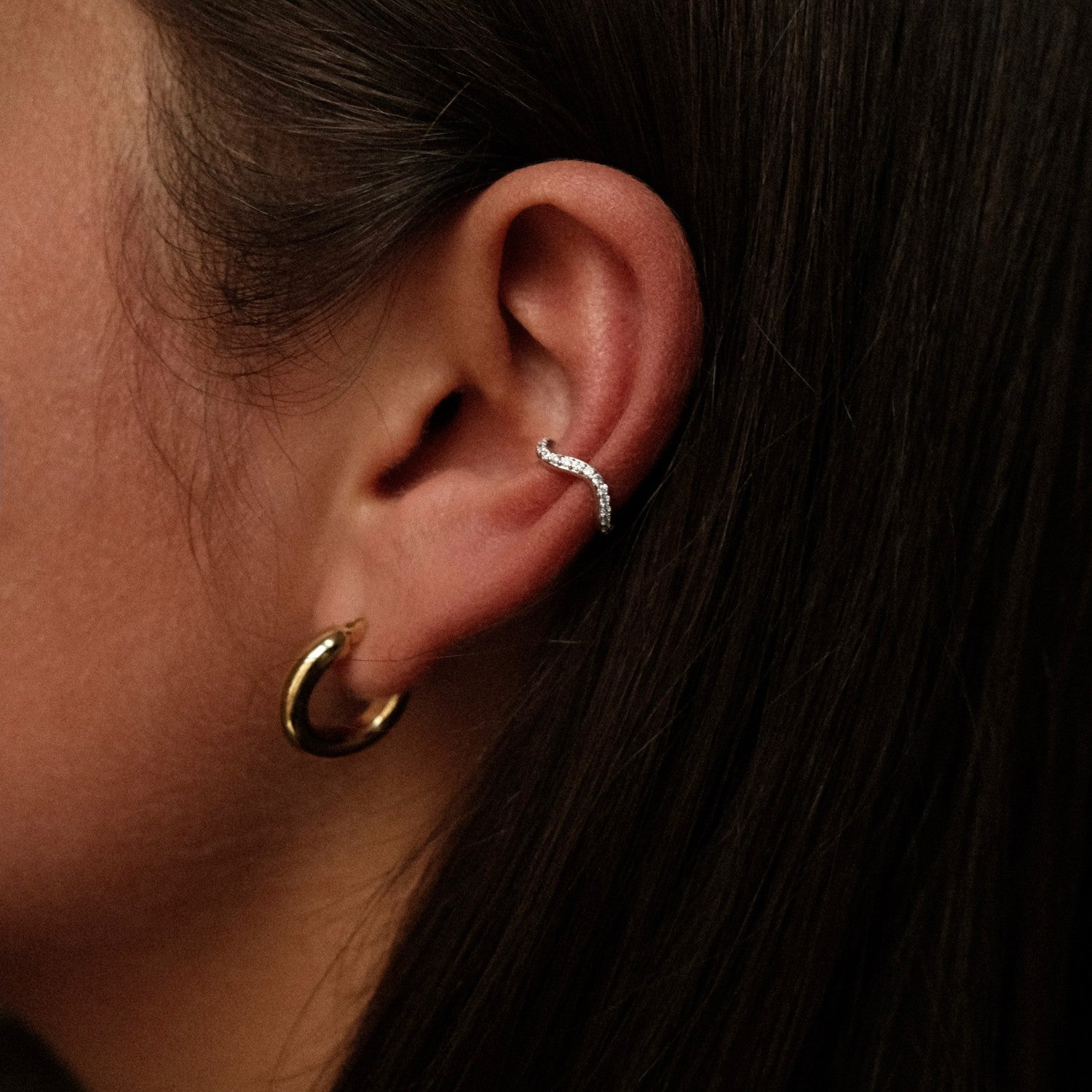 Zilveren wavy spark ear cuff