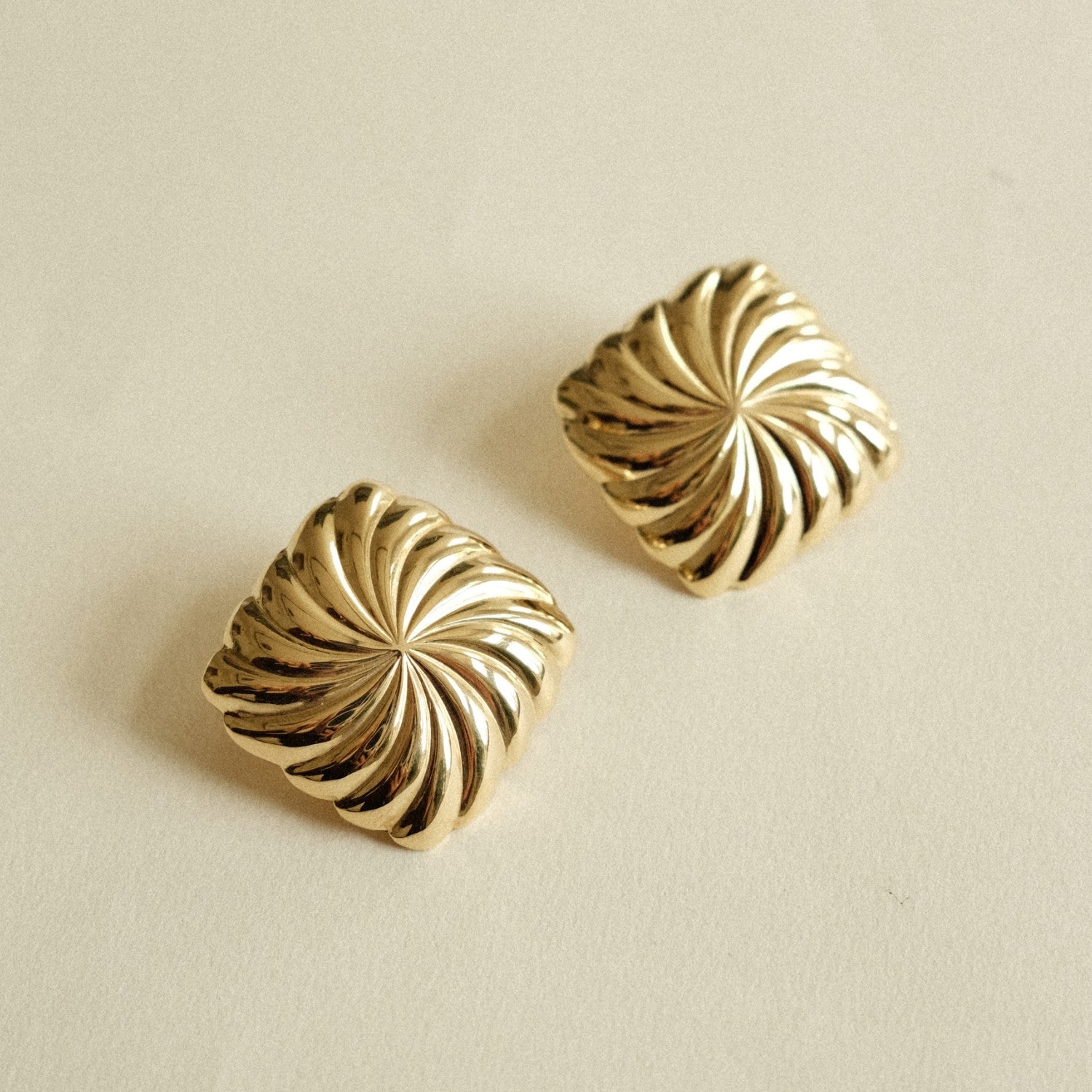 statement swirl oorbellen