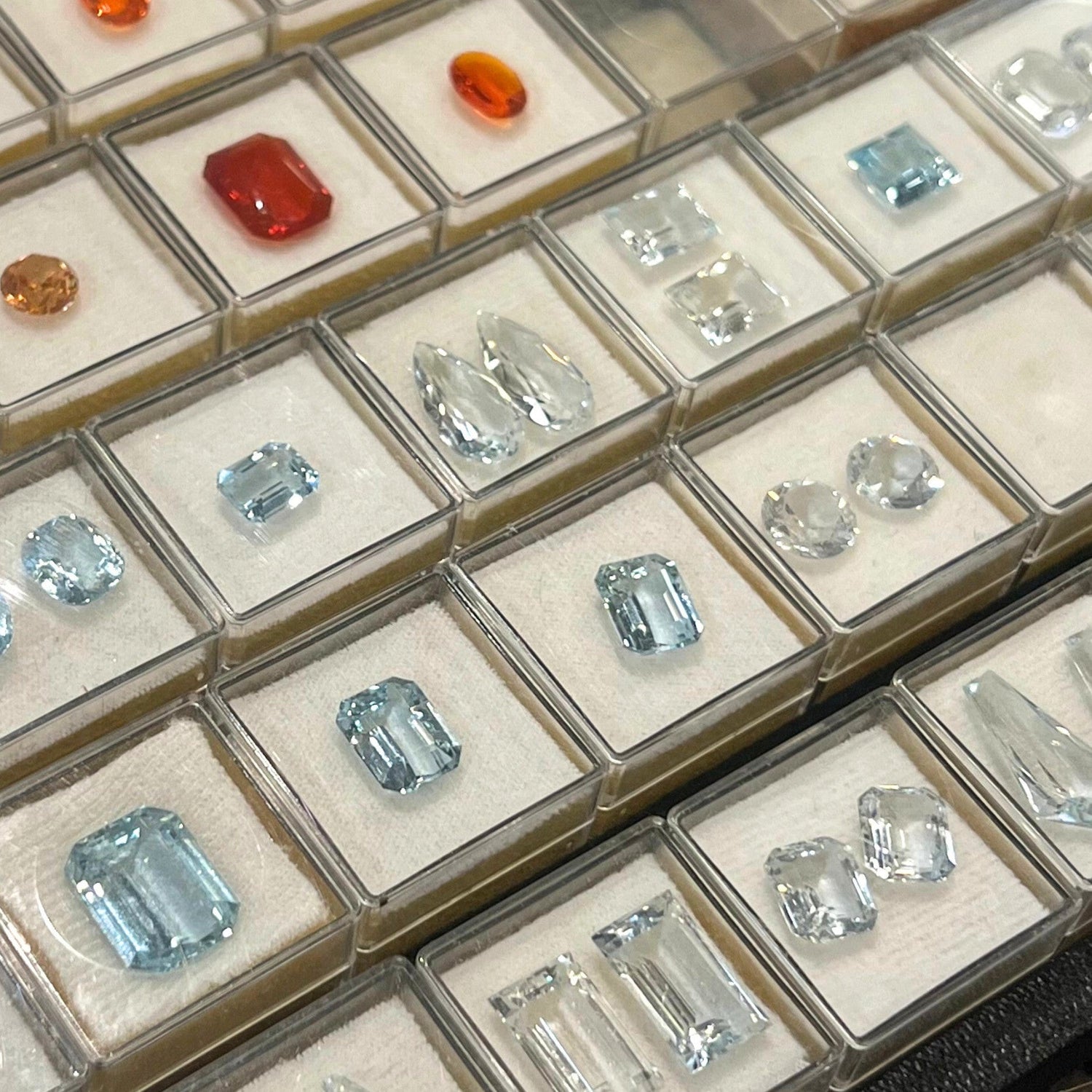 De Big Four Edelstenen – Diamant, Robijn, Saffier & Smaragd – Diamond Point De Big Four Edelstenen – Diamant, Robijn, Saffier & Smaragd – Diamond Point