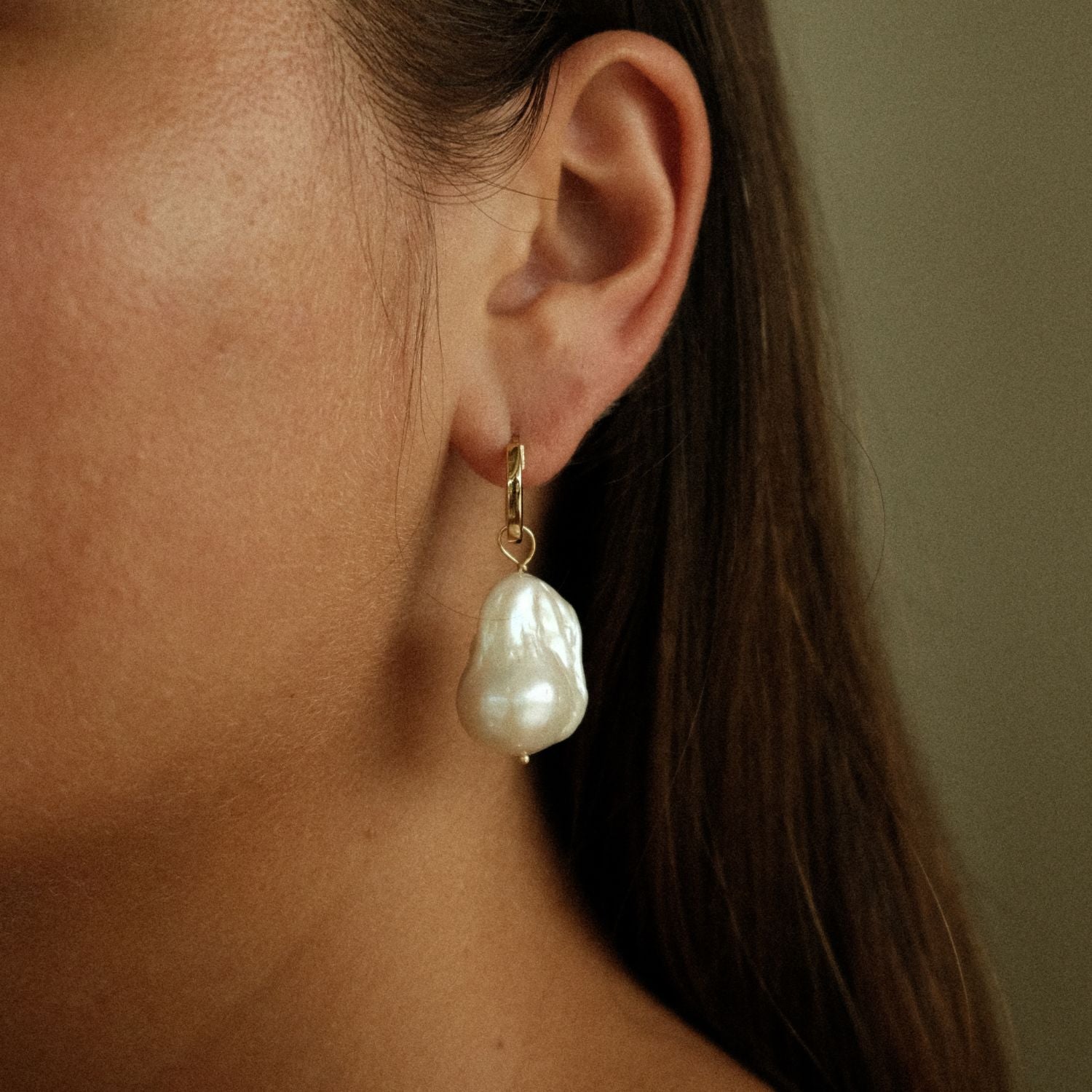 14 karaat gouden hoops met barok parel