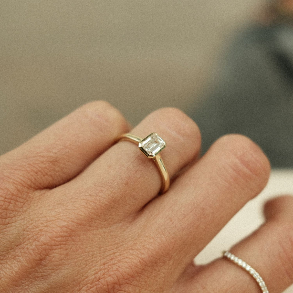 14k goud diamant bezel ring
