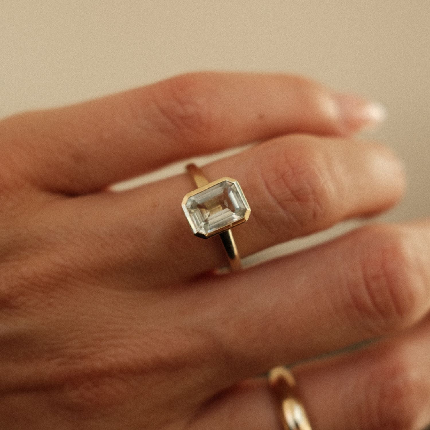 Bezel aquamarijn ring