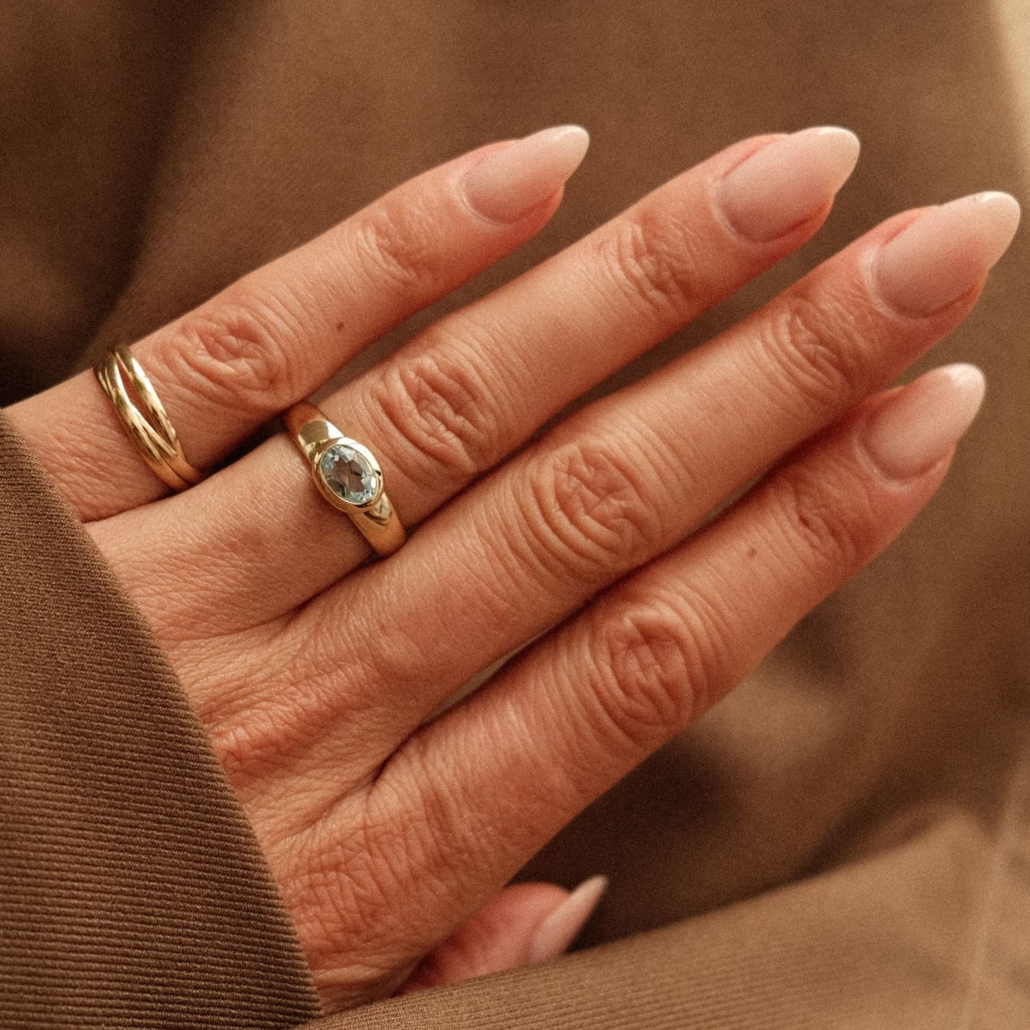 Blauwe Topaas Bezel Ring