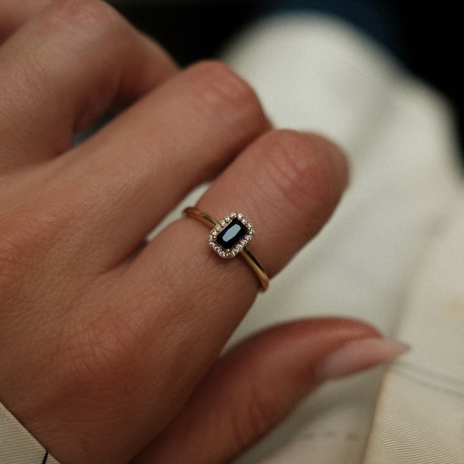 Blauwe saffier halo ring