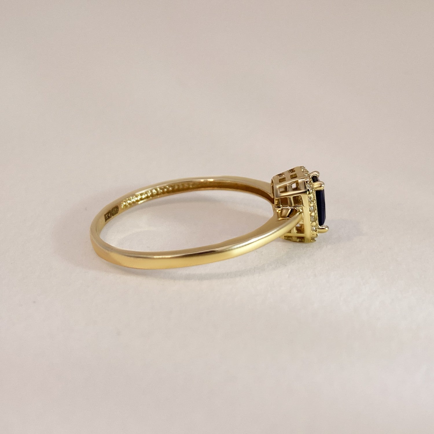 Blauwe saffier ring