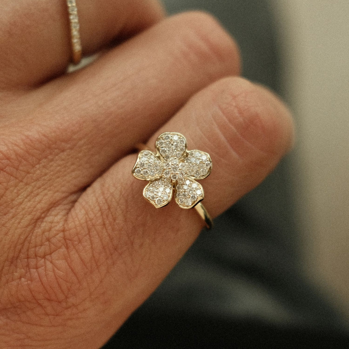Details flower diamond ring