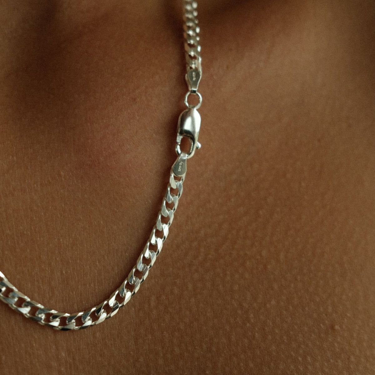 Details zilveren bold gourmet ketting